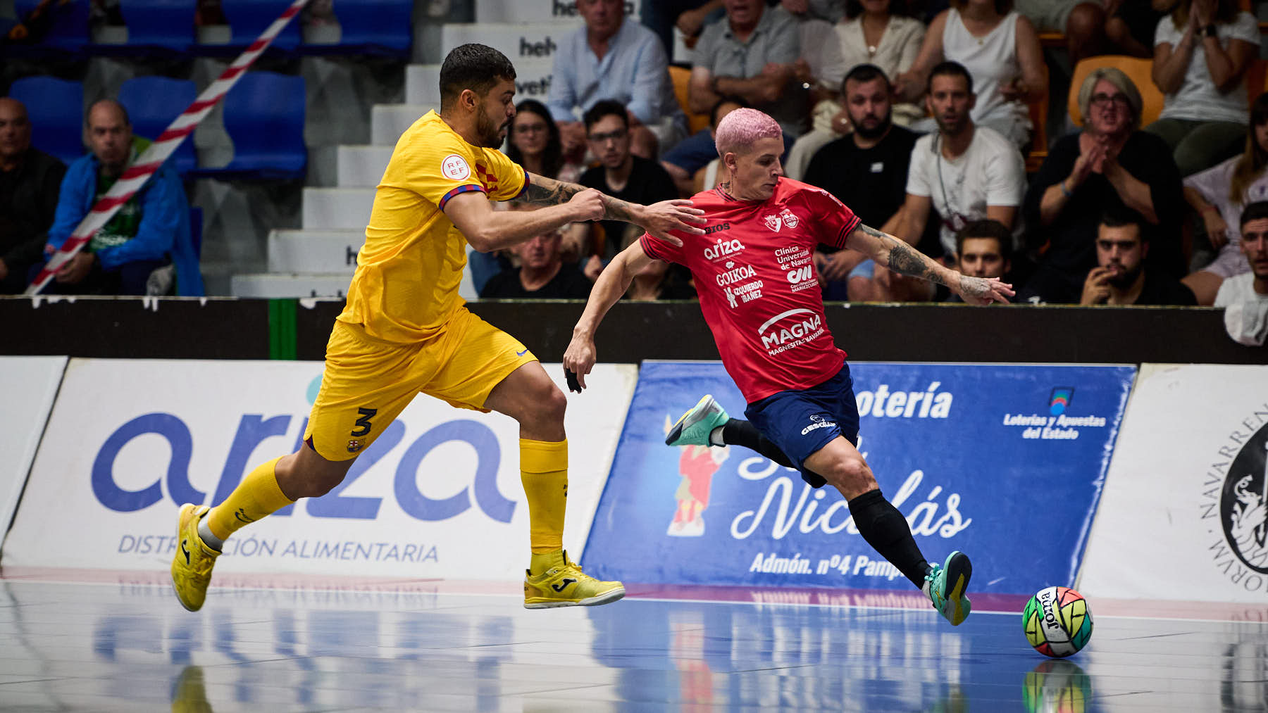 Osasuna Xota se enfrenta al FC Barcelona en Pamplona. PABLO LASAOSA