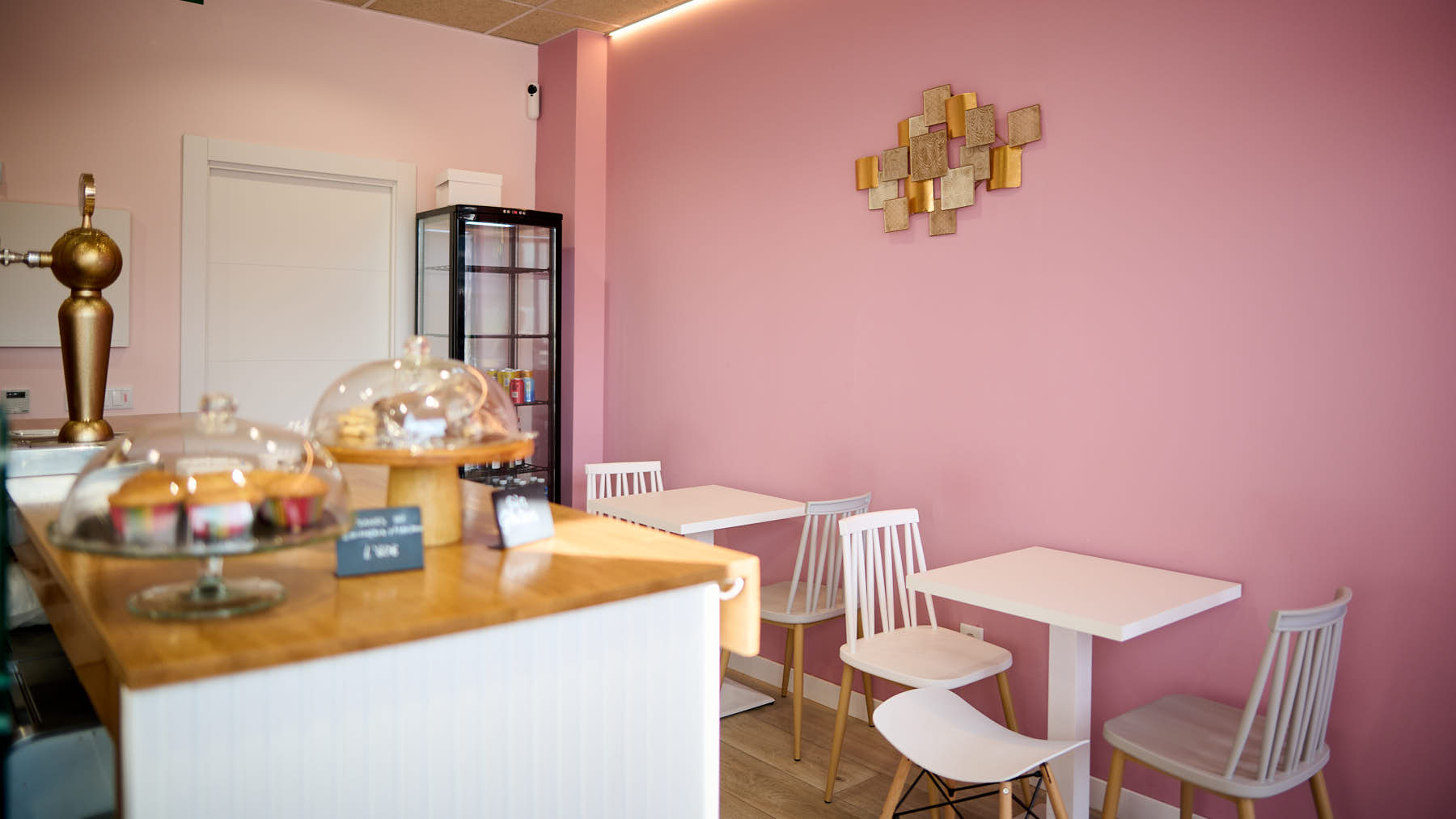 Pastelería-Cafetería Merengue en plaza valle de Aranguren 7 en Mutilva. PABLO LASAOSA