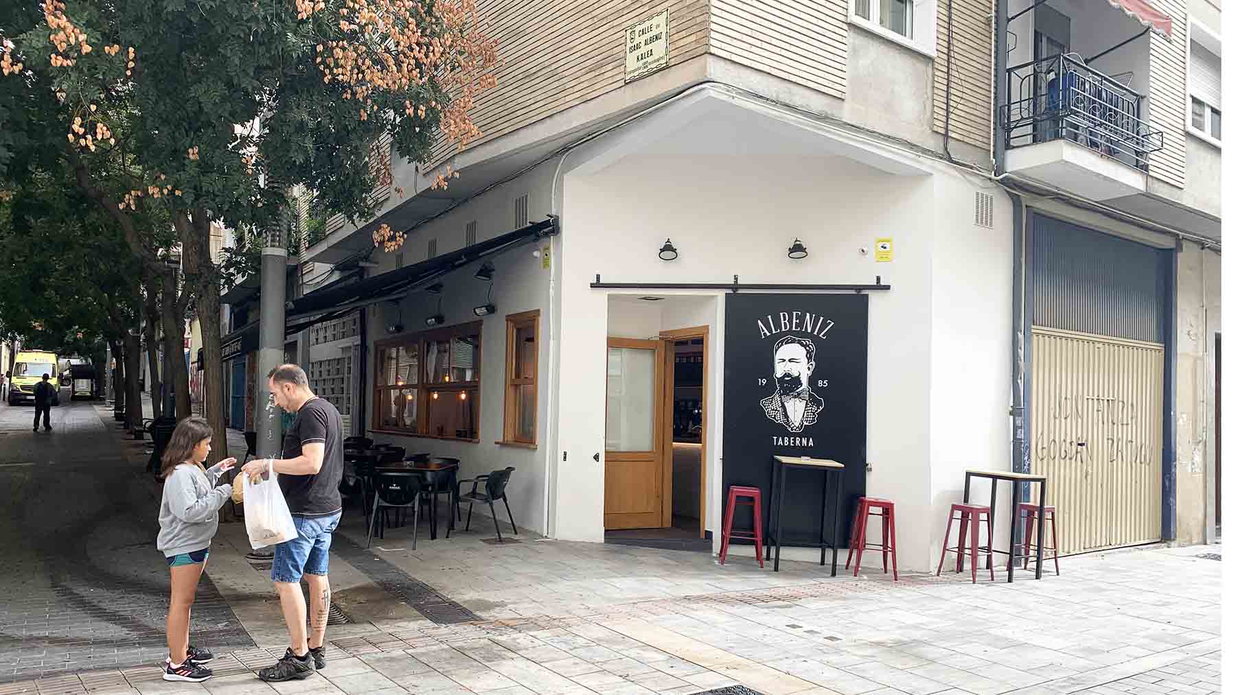 Fachada de la taberna Albéniz en el barrio de la Milagrosa de Pamplona. Navarra.com