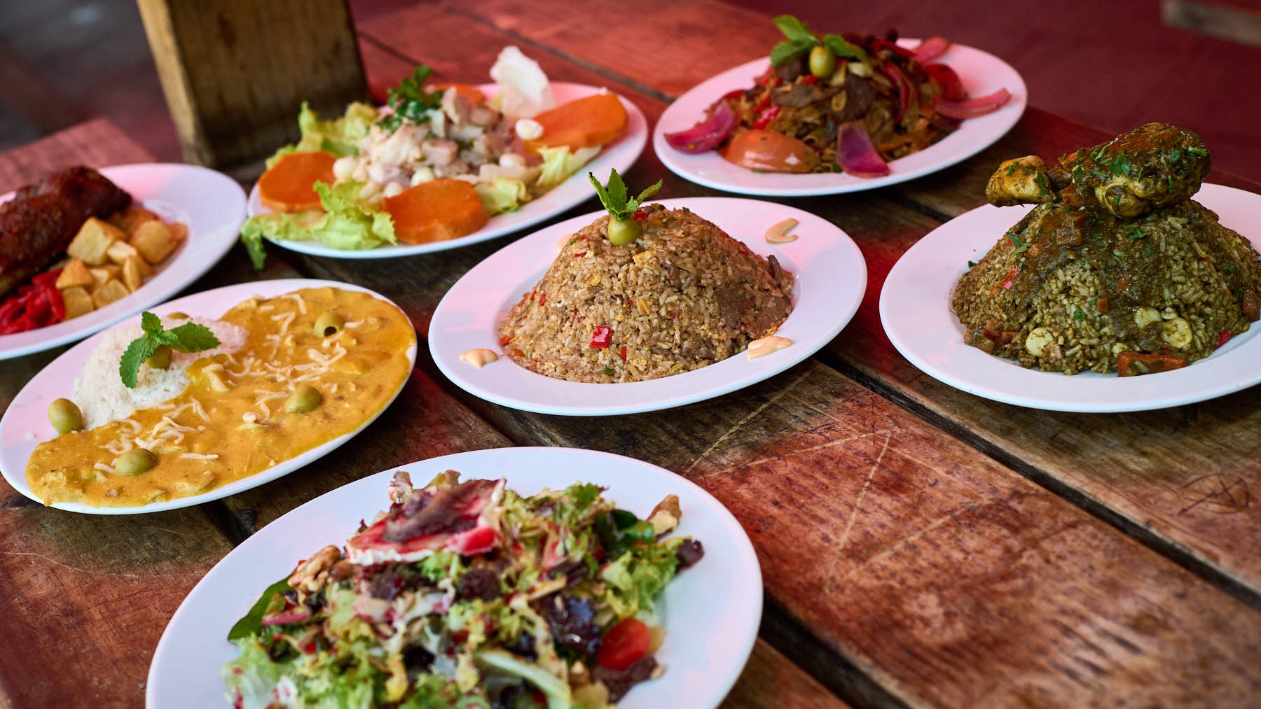 Nuevos platos de comida internacional para degustar en el restaurante Common Good, en el polígono de Barañain. PABLO LASAOSA