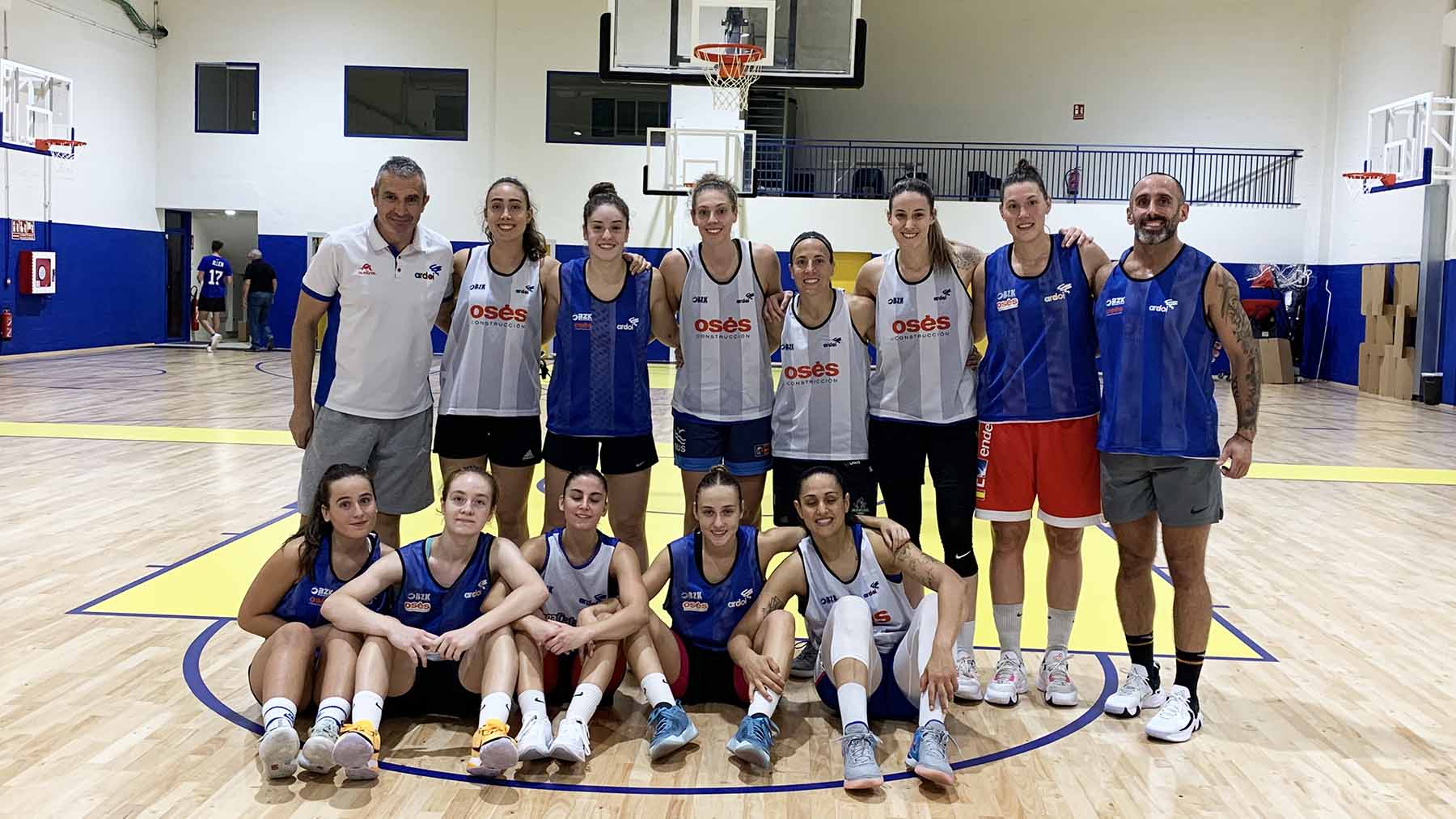 El equipo FNB Ardoi de baloncesto femenino en un entrenamiento. Navarra.com