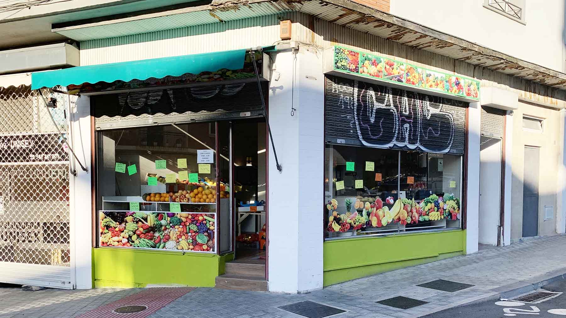 La frutería de Imane Gfaoui en el barrio de la Milagrosa en Pamplona. Navarra.com