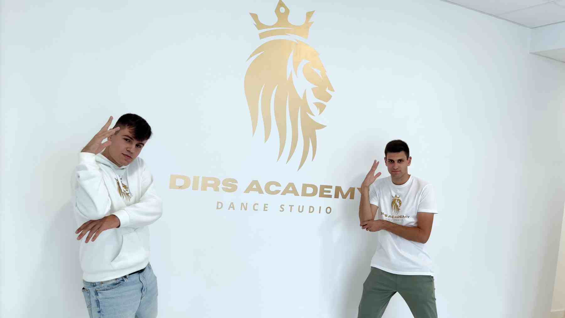 Izan y Daniel Martin, los dos hermanos que han abierto Dirs Academy, una academia de danza urbana en Buztintxuri. NAVARRA.COM