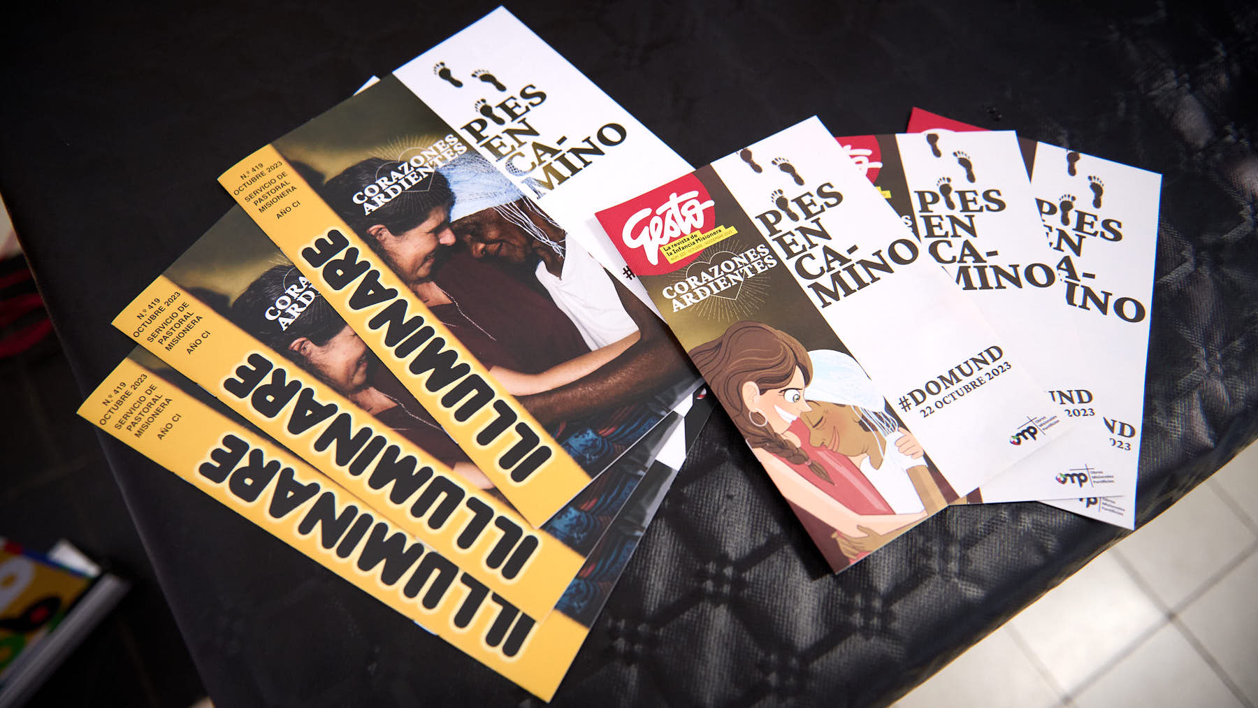 El arzobispo de Pamplona y obispo de Tudela, Francisco Pérez, y el director nacional de Obras Misionales Pontificias (OMP), José María Calderón, presentan la jornada del Domund 2023. PABLO LASAOSA