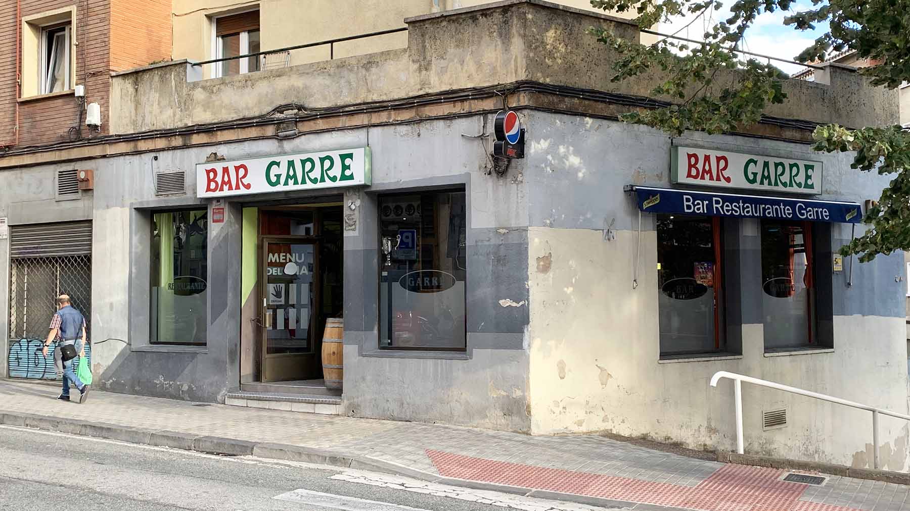 Fachada del bar Garre en el barrio de la Milagrosa en Pamplona. Navarra.com