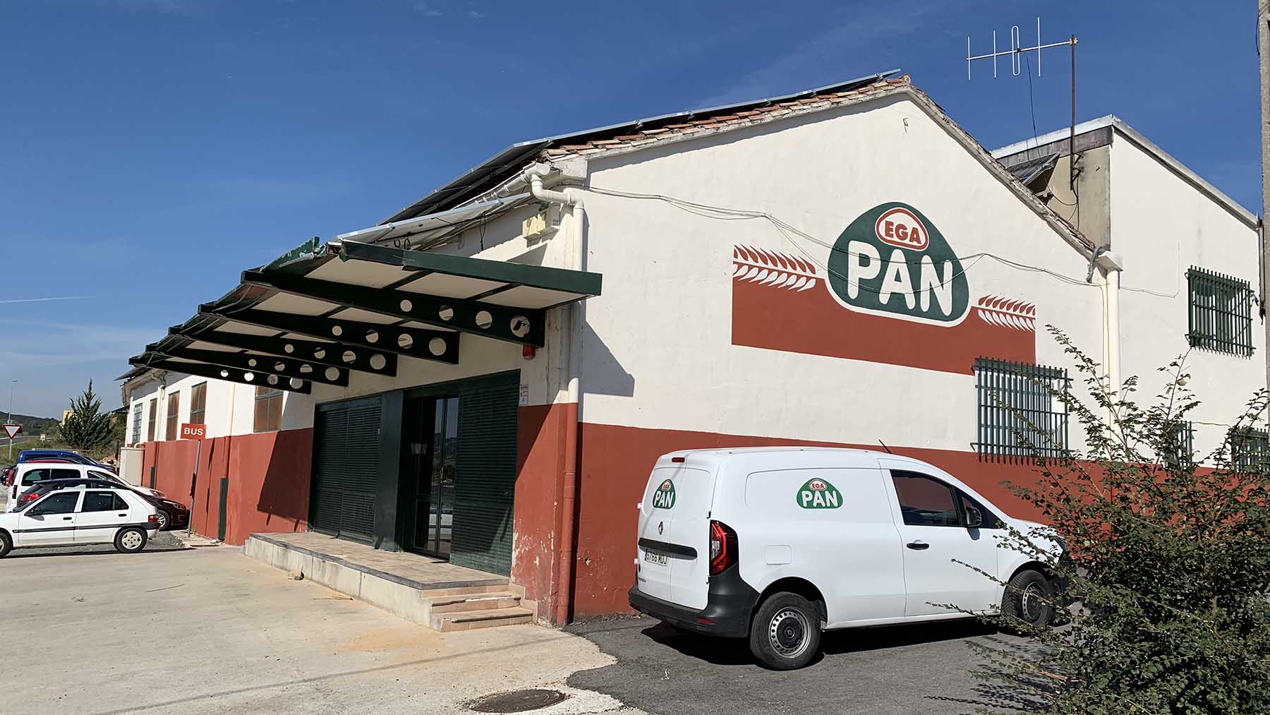 Fachada de las instalaciones de Ega Pan en Villatuerta (Navarra). Navarra.com