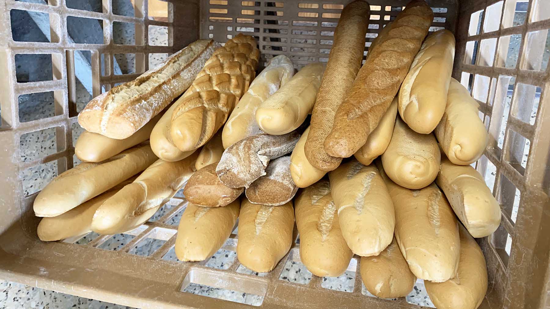 Caja con los diferentes panes a la venta en Ega Pan. Navarra.com