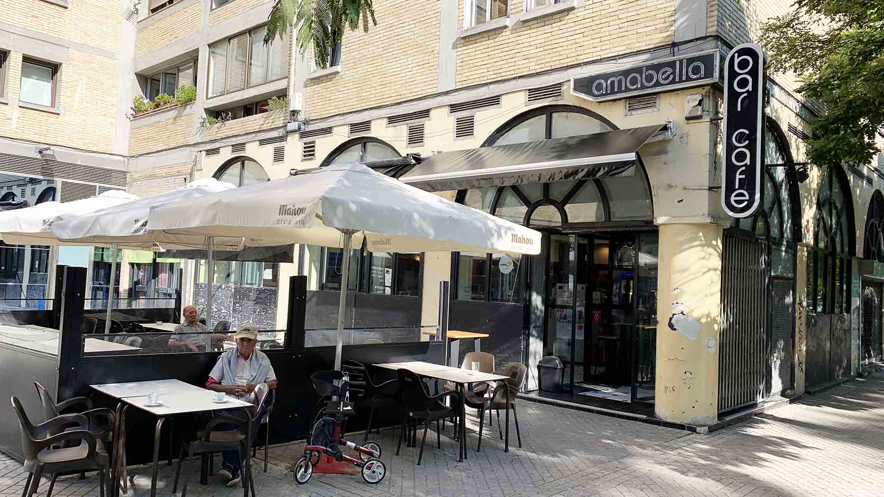 Fachada de la cafetería Amabella en la vuelta del Castillo 3 en Pamplona. Navarra.com