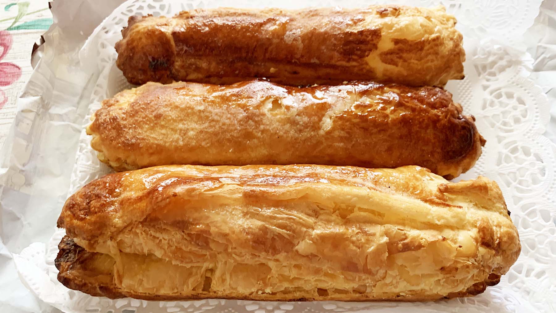 Las famosas 'alpargatas' de la pastelería Ángela en Estella. Navarra.com