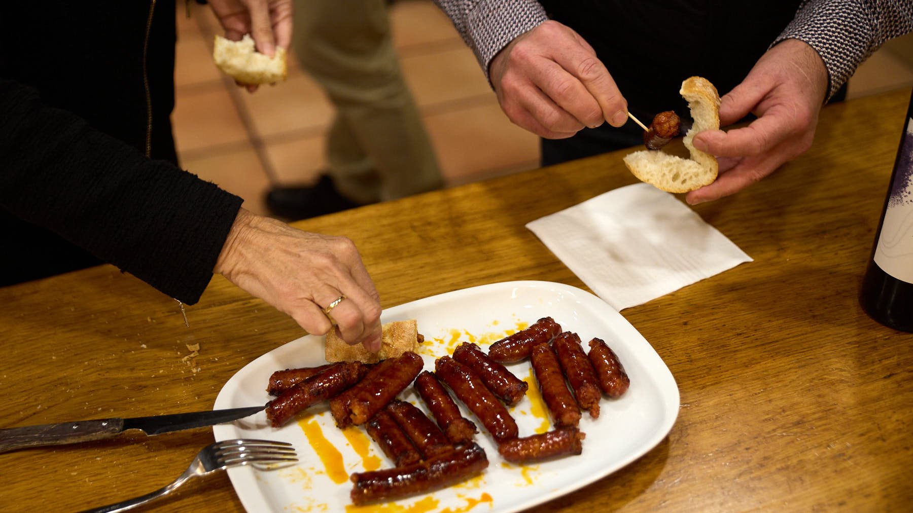 Presentación de la nueva edición del Concurso Navarro de Chistorra con la participación de Luis Zuazu, presidente del Gremio de Carniceros de Navarra, José Miguel Irigoyen Martínez, ganador del Concurso Navarro de Chistorra 2022, Alberto Ederra, joven profesional navarro en la Selección Española de Carniceros e Itziar Inza de Reyno Gourmet y secretaria de la IGP Chistorra de Navarra. IÑIGO ALZUGARAY