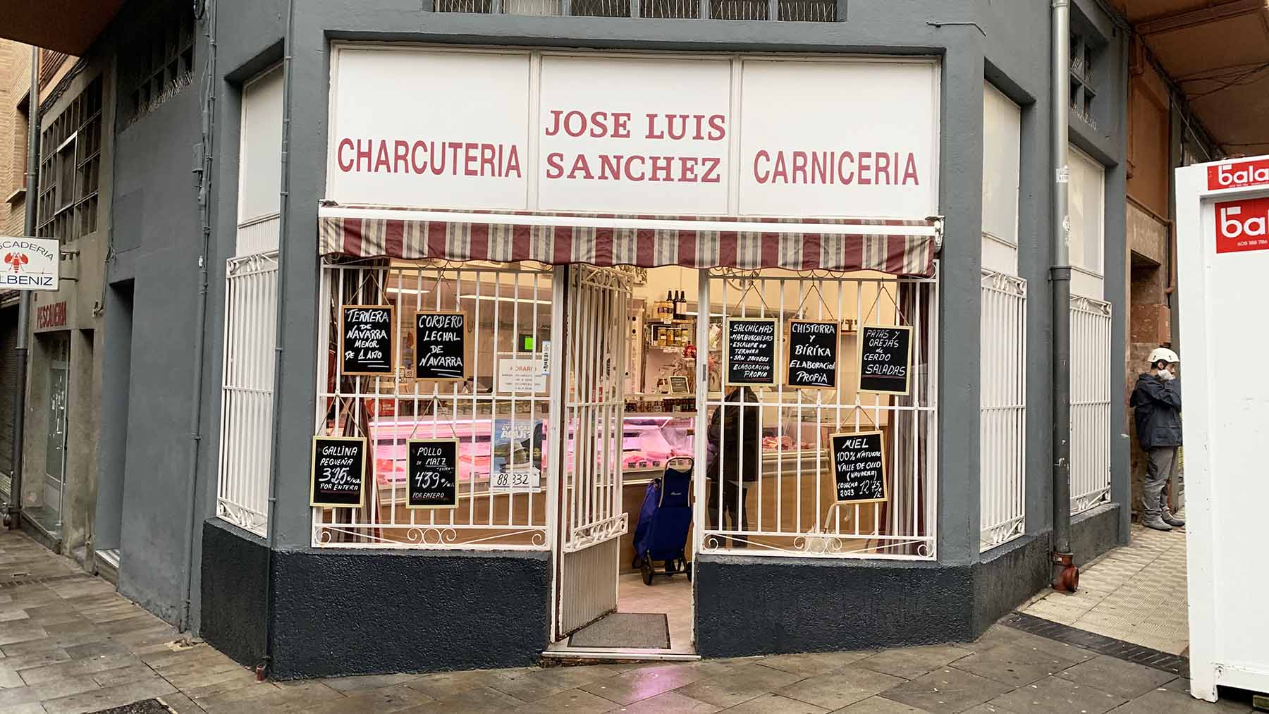 Fachada de la carnicería José Luis Sánchez en el barrio de la Milagrosa en Pamplona. Navarra.com