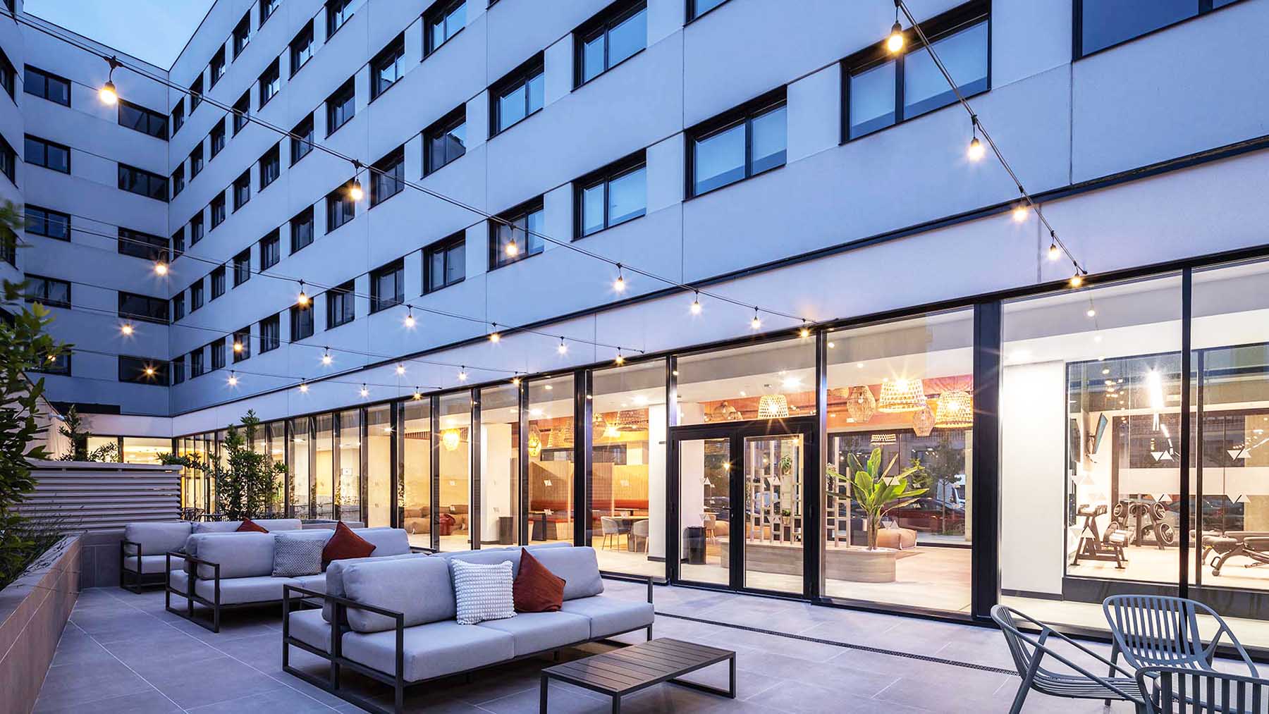 Terraza de la nueva residencia de estudiantes de Pamplona. Amro Pamplona.