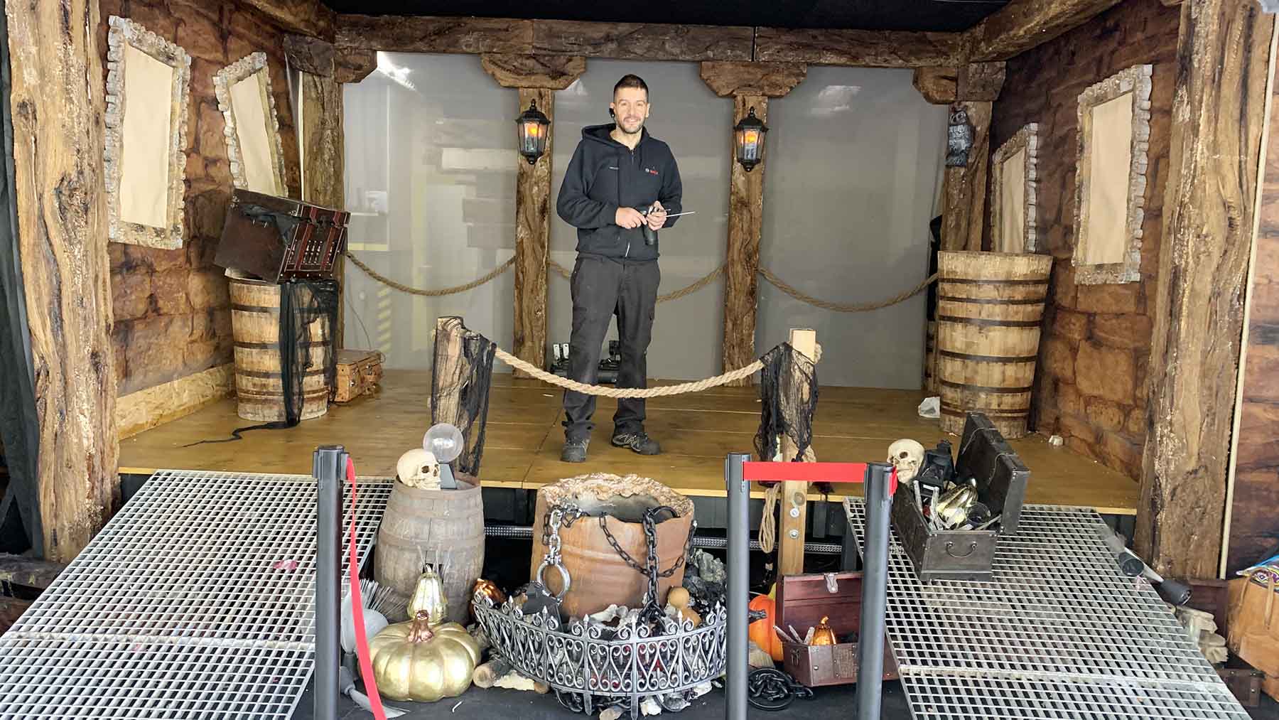 Fermín Cano en su taller Autorrama en el barrio de Iturrama en Pamplona. Navarra.com