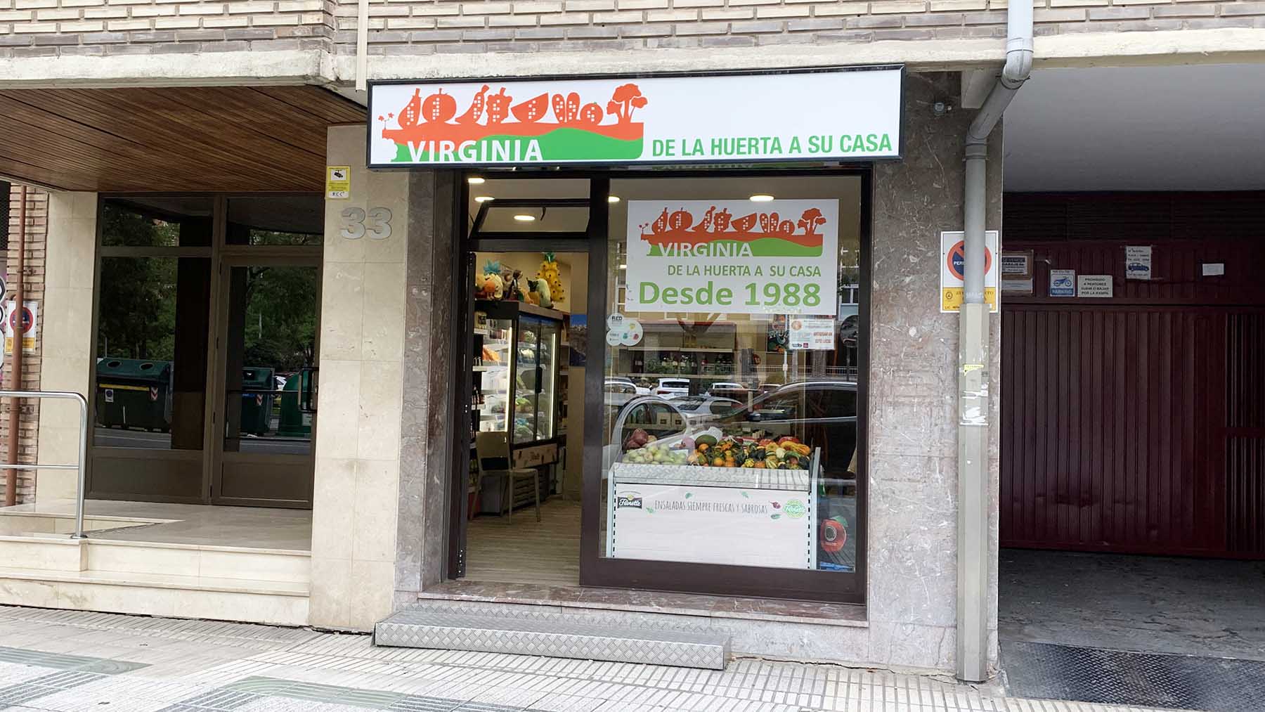 Fachada de la frutería Virginia en la calle Serafín Olave de Pamplona. Navarra.com