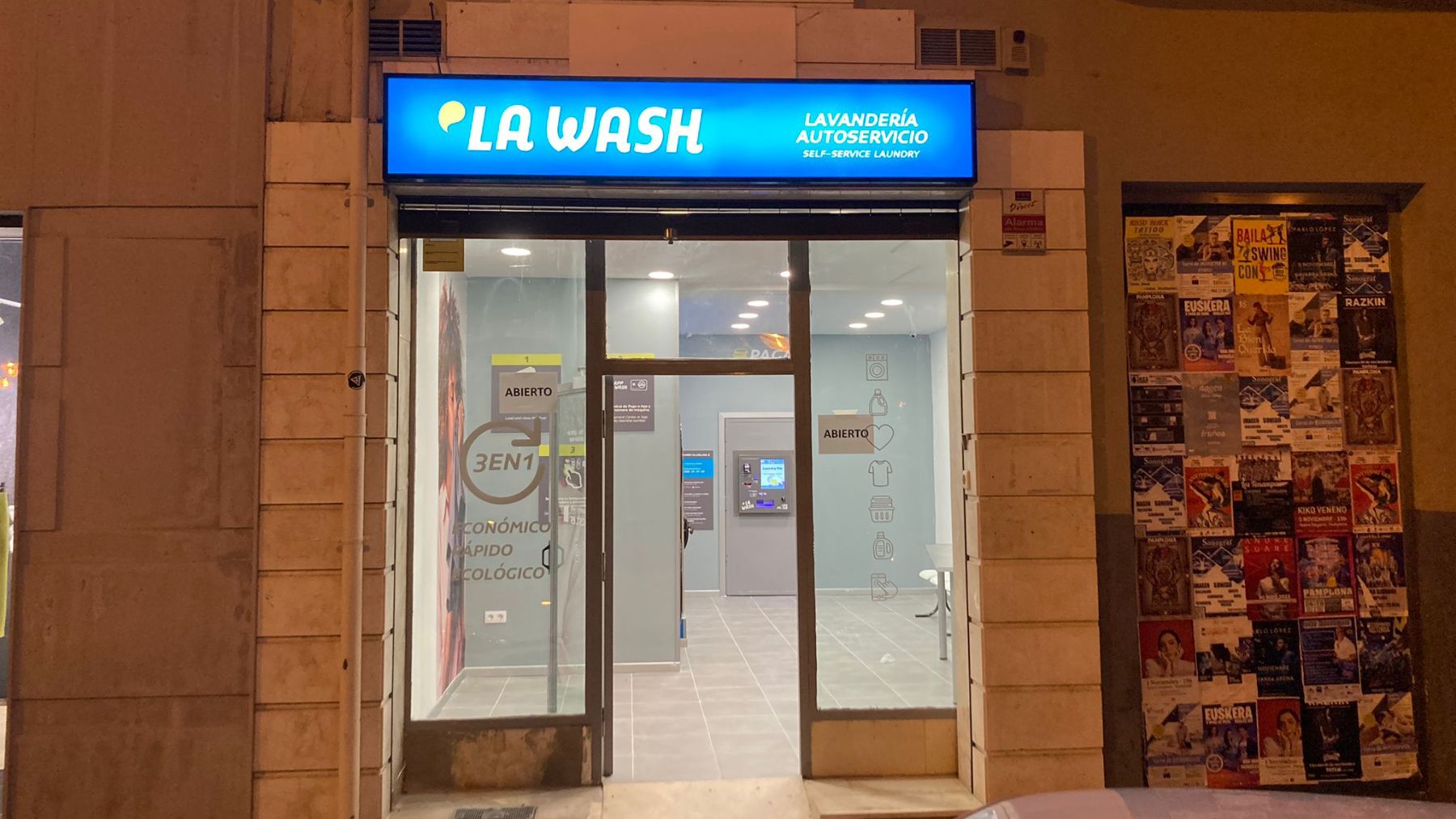 Nueva lavandería 'La Wash' en la calle Navarro Villoslada en Pamplona. CEDIDA