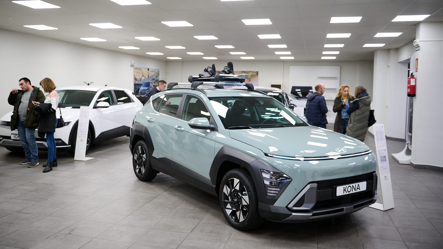 Presentación del nuevo Hyundai Kona en el concesionario Automóviles Zaray en la Avenida Zaragoza nº 84. PABLO LASAOSA