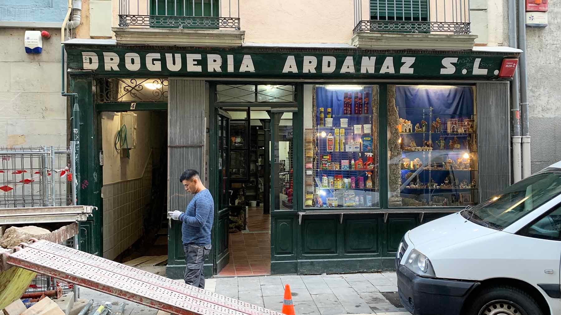 Fachada de la droguería Ardanaz en la calle Mayor de Pamplona. Navarra.com