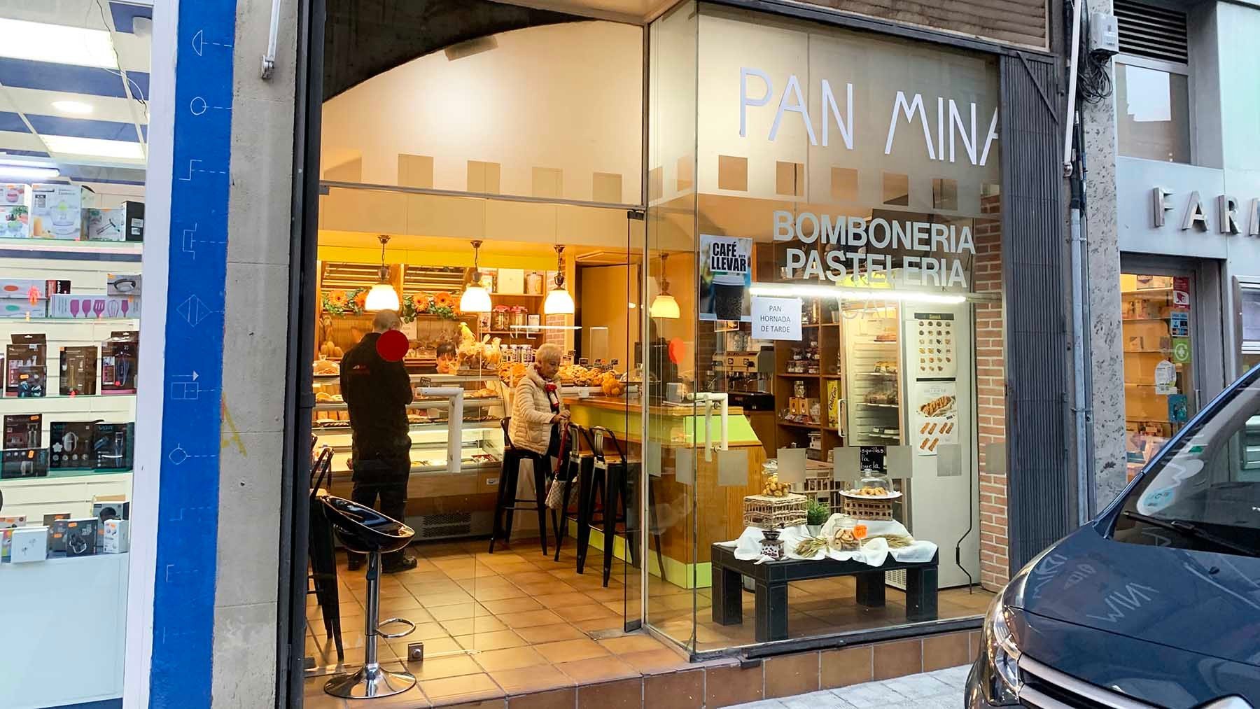 Fachada de la panadería en la calle Guelbenzu de la Milagrosa en Pamplona. Navarra.com