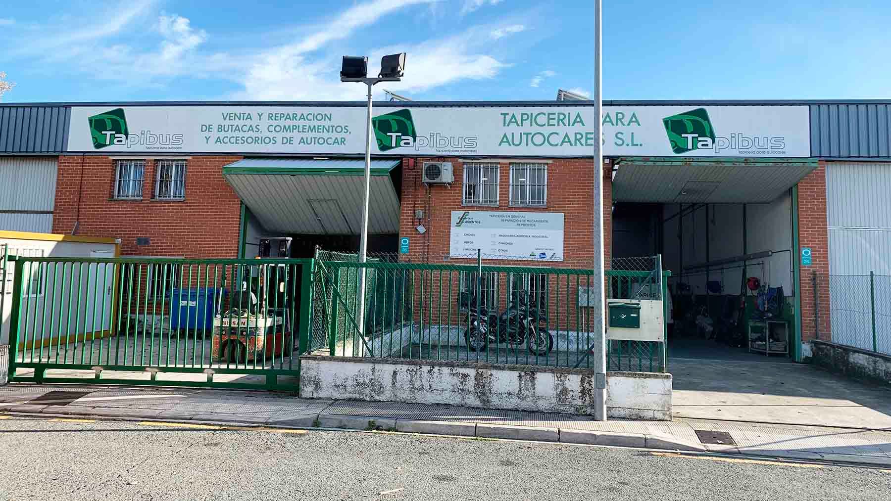 Fachada de la empresa Tapibús en el polígono industrial de Mutilva Baja. Navarra.com