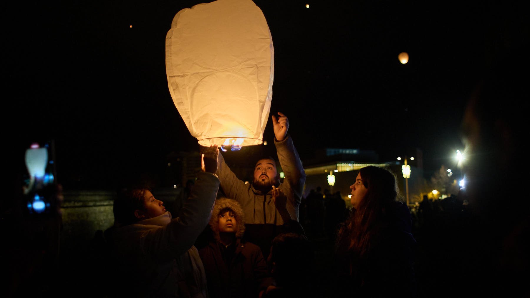 Cuatro pueblos de Navarra se unen para celebrar la llegada del invierno: farolillos, migas, chistorrada y música...