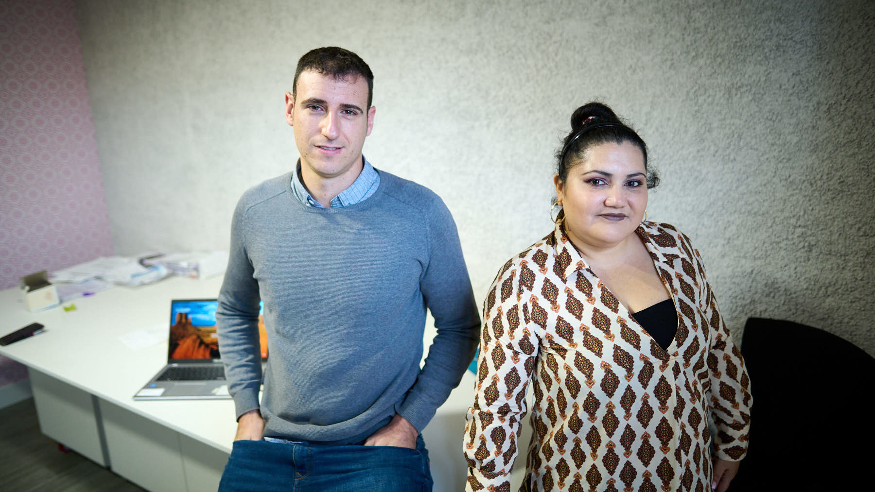 Nestor Irigoyen y Paola Allaja, de Saremedia, empresa dedicada a la gestión digital para empresas. PABLO LASAOSA