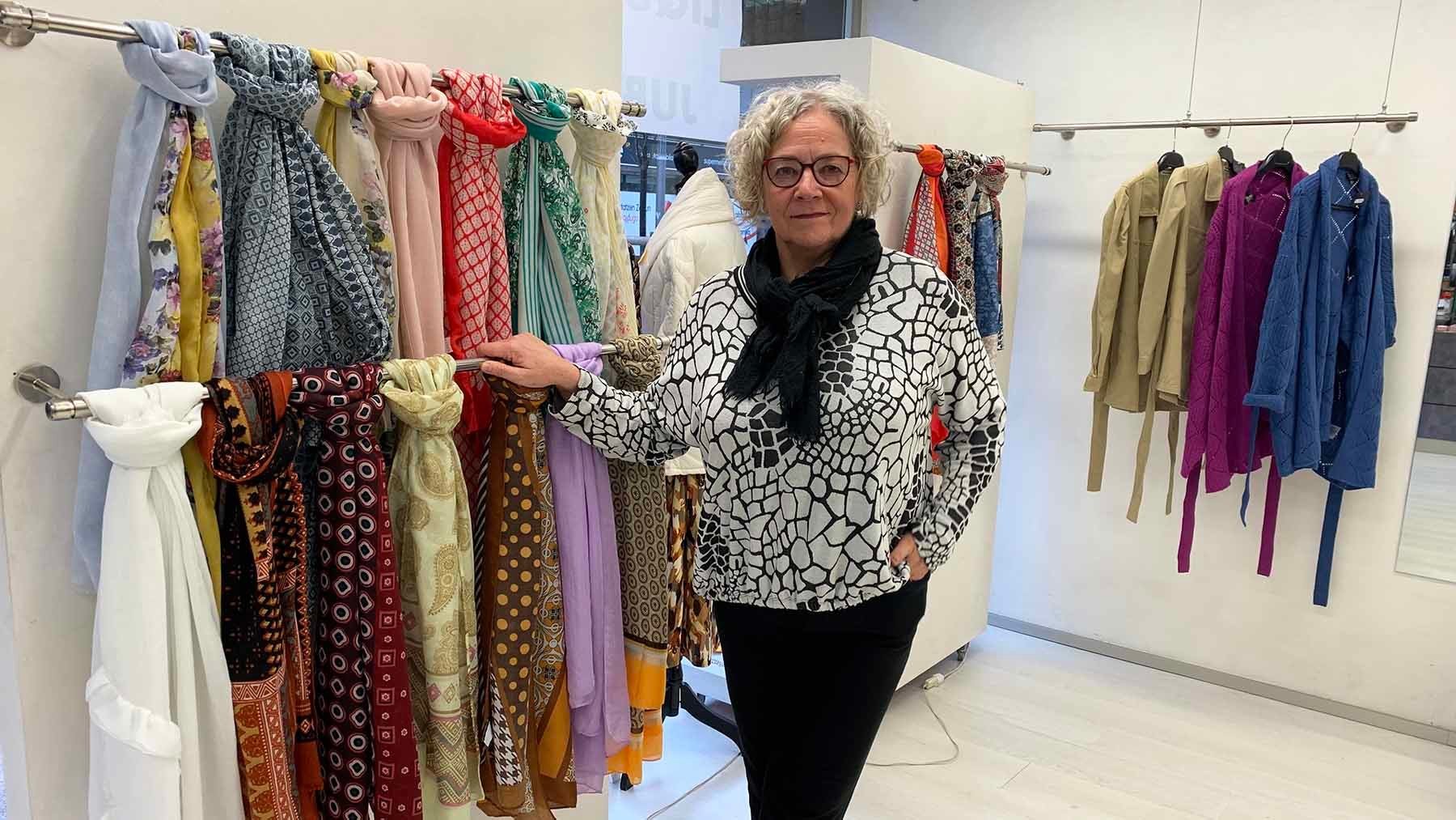 Gema Gracia en su perfumería situada en la avenida de Marcelo Celayeta 28 de Pamplona. Navarra.com
