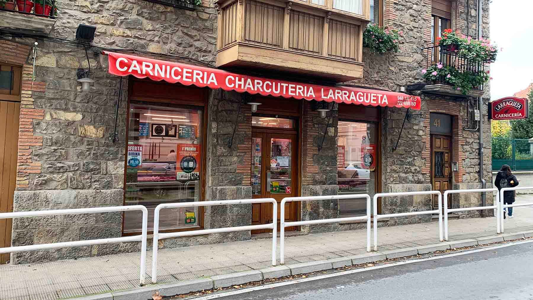 Fachada de la carnicería Larragueta hermanos en Burlada. Navarra.com