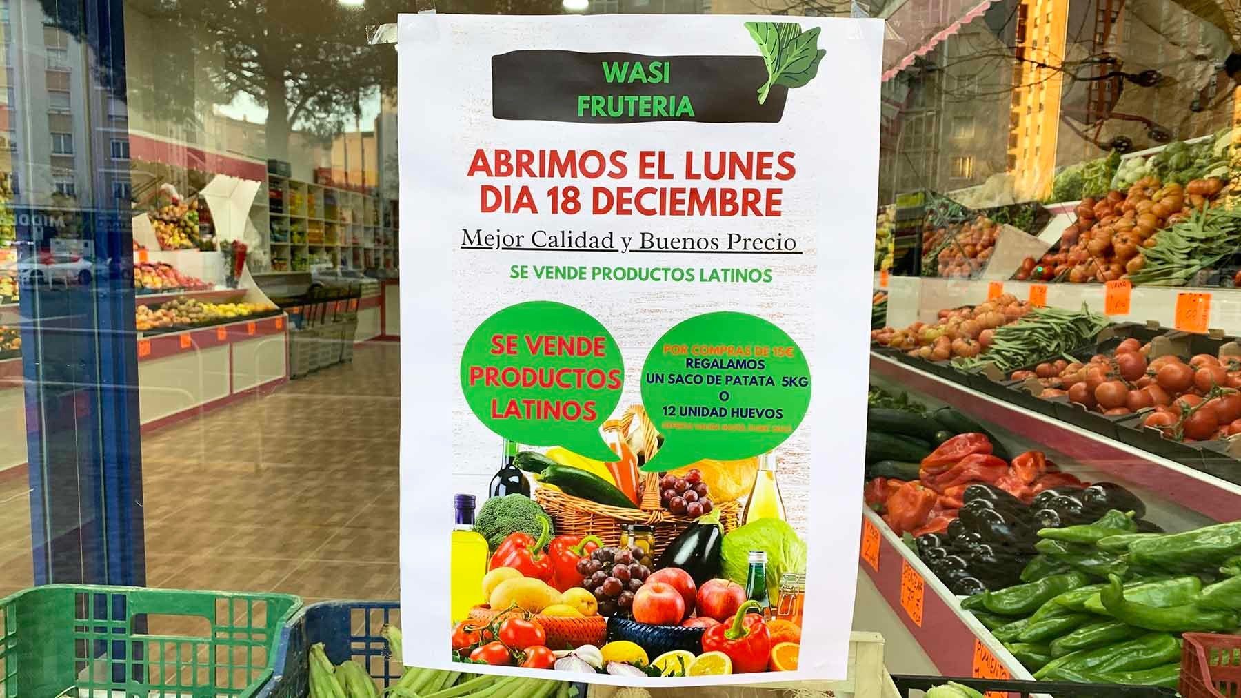 Cartel con la oferta de la Wasi Frutería en el barrio de San Juan en Pamplona. Navarra.com