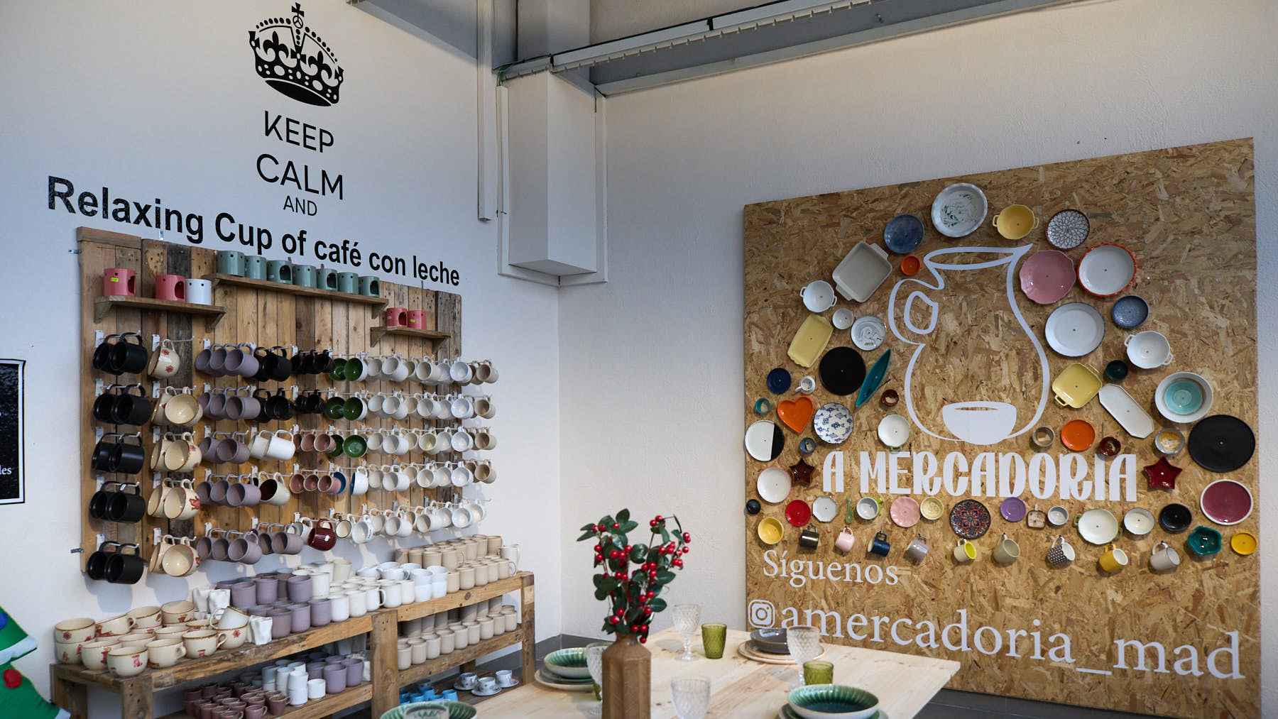 Tienda de venta de vajilla al peso 'A Mercadoria' en la Calle D, 9 de Polígono de Talluntxe. IÑIGO ALZUGARAY