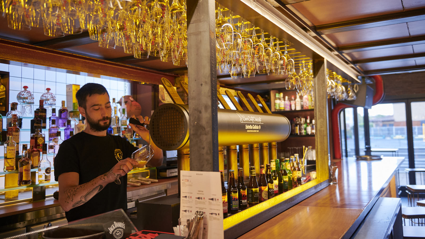 Íñigo Martínez, uno de los socios de la nueva cervecería Garrison de Berriozar. IRANZU LARRASOAÑA