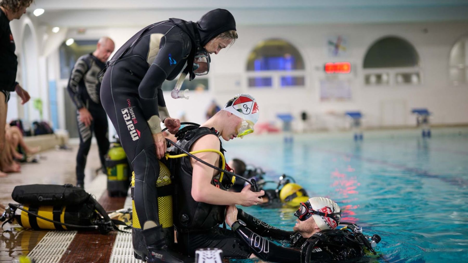 El Club Tenis de Pamplona celebra el 50 aniversario de su piscina cubierta. CLUB TENIS PAMPLONA