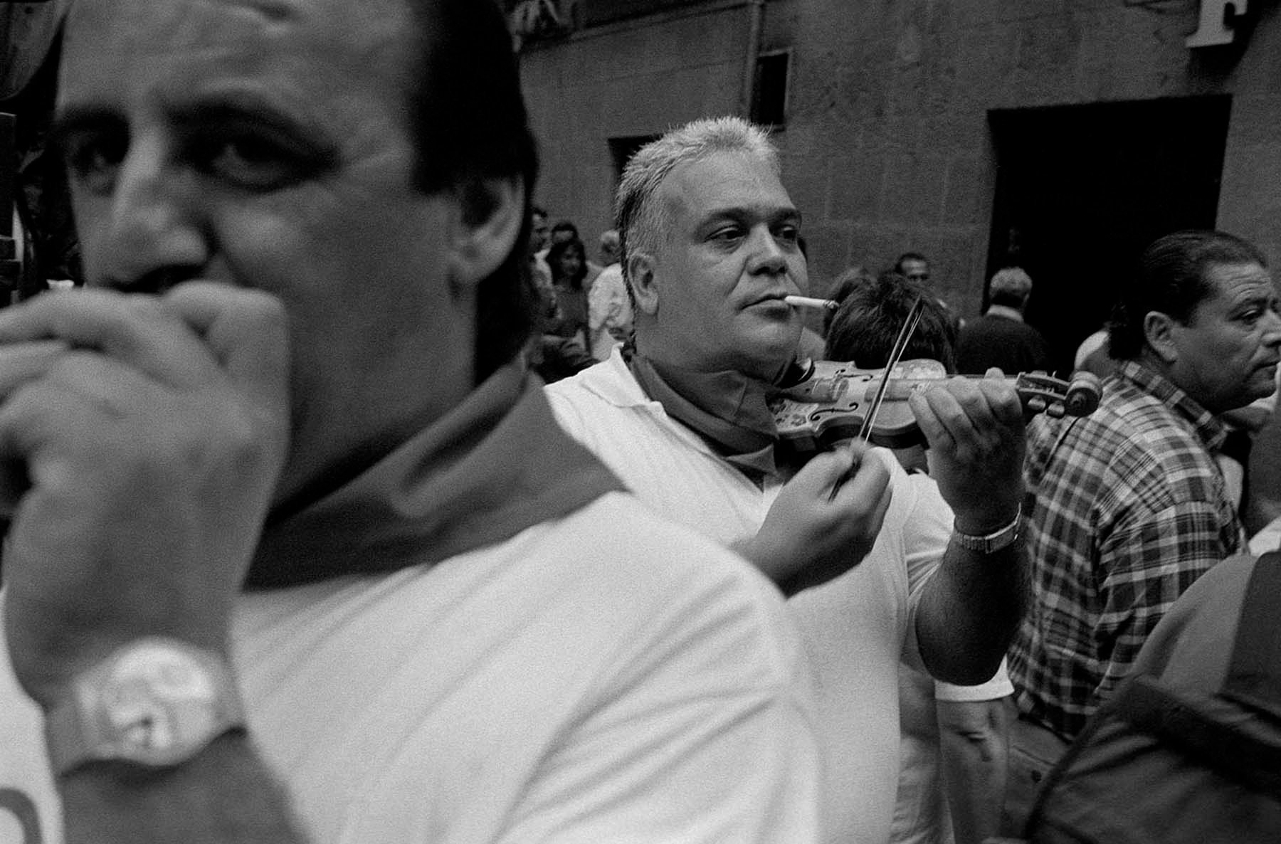 La Estafeta año 2000. Una de las fotos de la exposición de 2001. (Foto John Kimmich Javier, cortesía del autor)