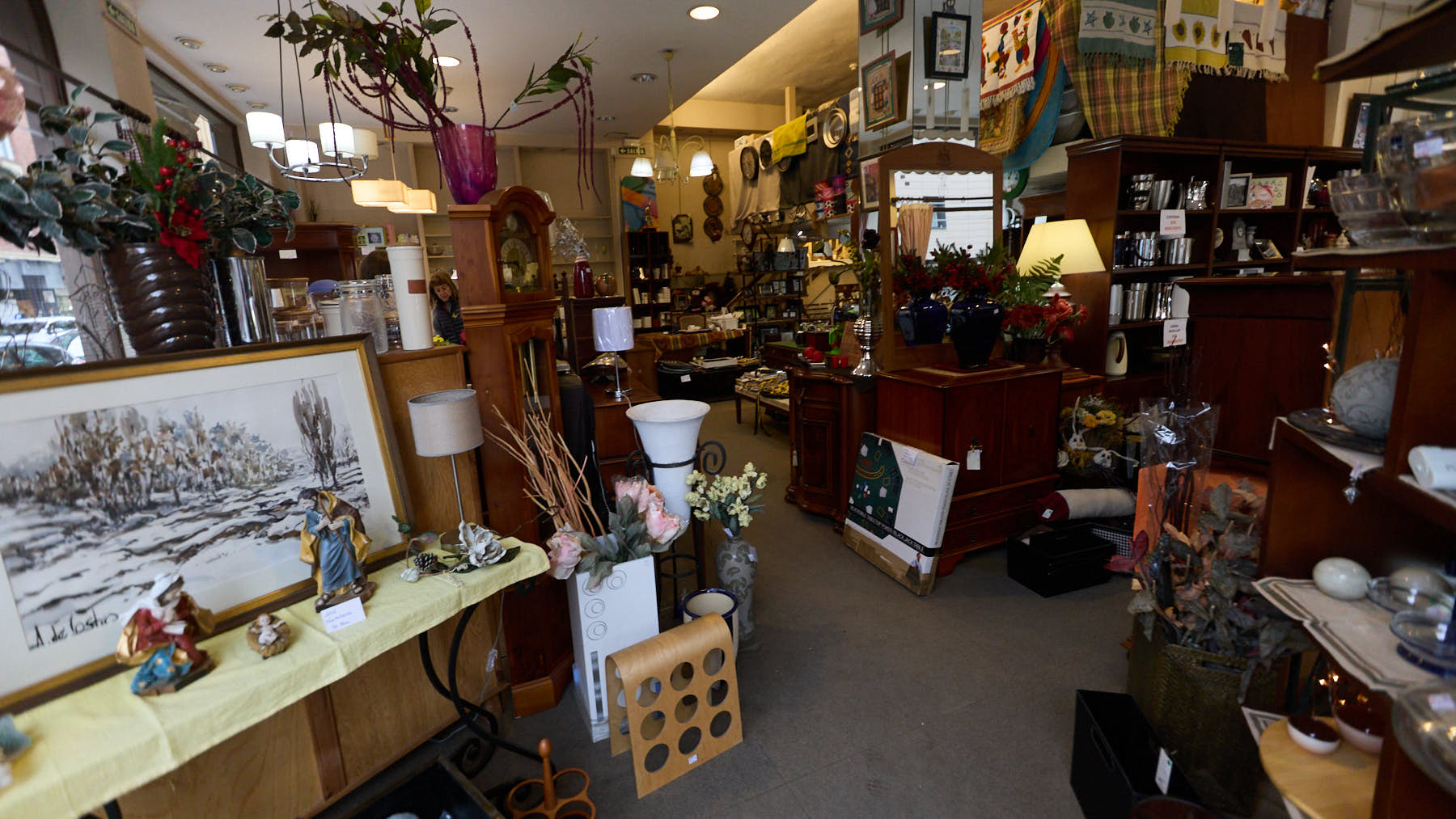 Muebles Ezcurdia en la calle Paulino Caballero 41 de Pamplona. IÑIGO ALZUGARAY
