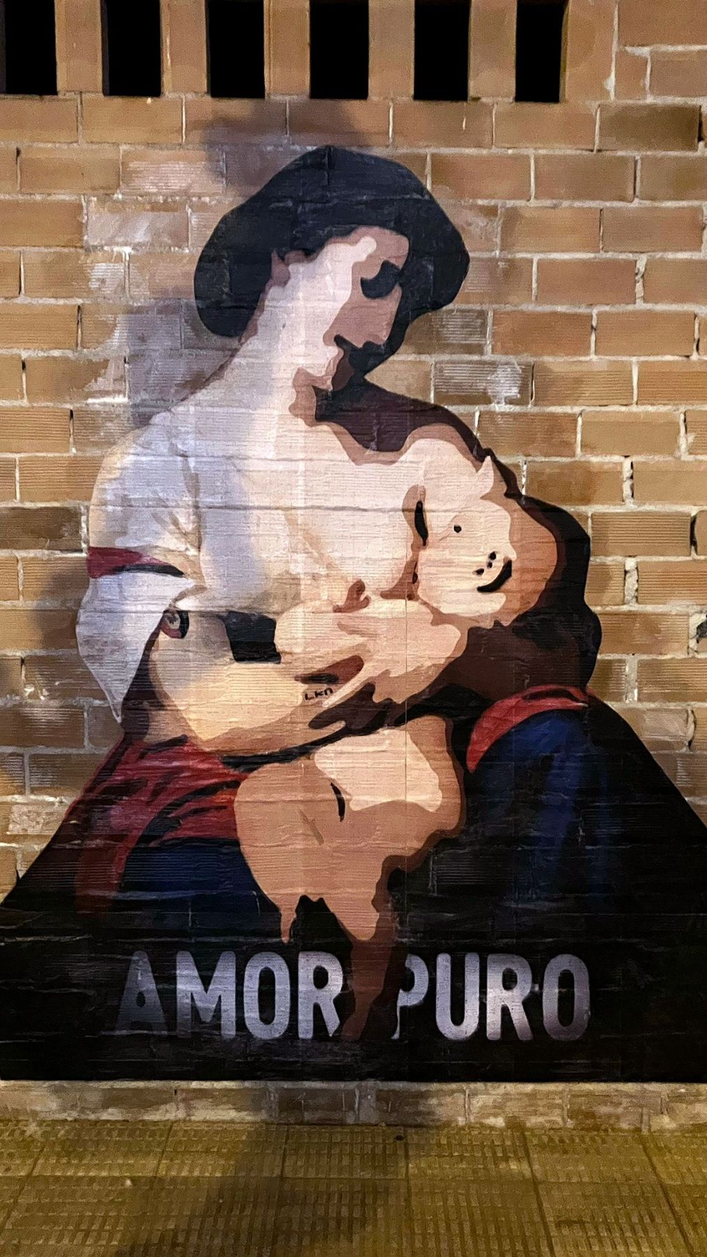 El artista LKN coloca su última obra en Pamplona. CEDIDA