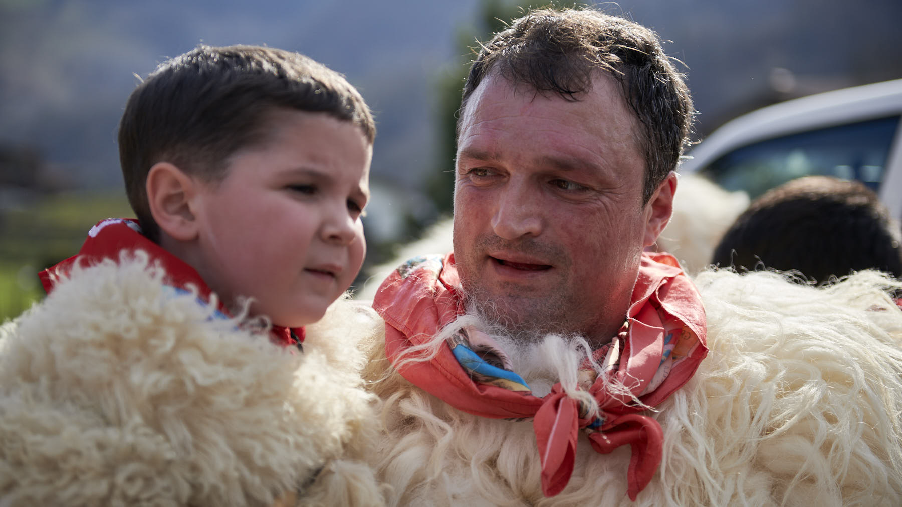 Los joaldunaks de Zubieta visitan a los de Ituren en los carnavales de 2024. IRANZU LARRASOAÑA
