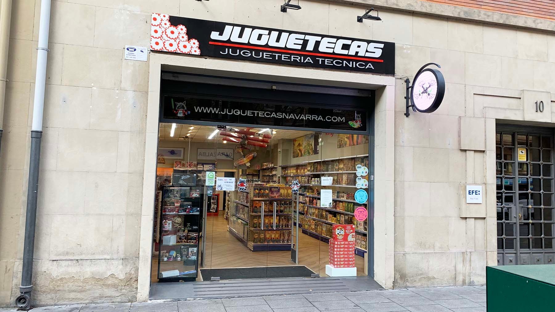 Fachada de la tienda Juguetecas en la calle San Fermín 10 de Pamplona. Navarra.com