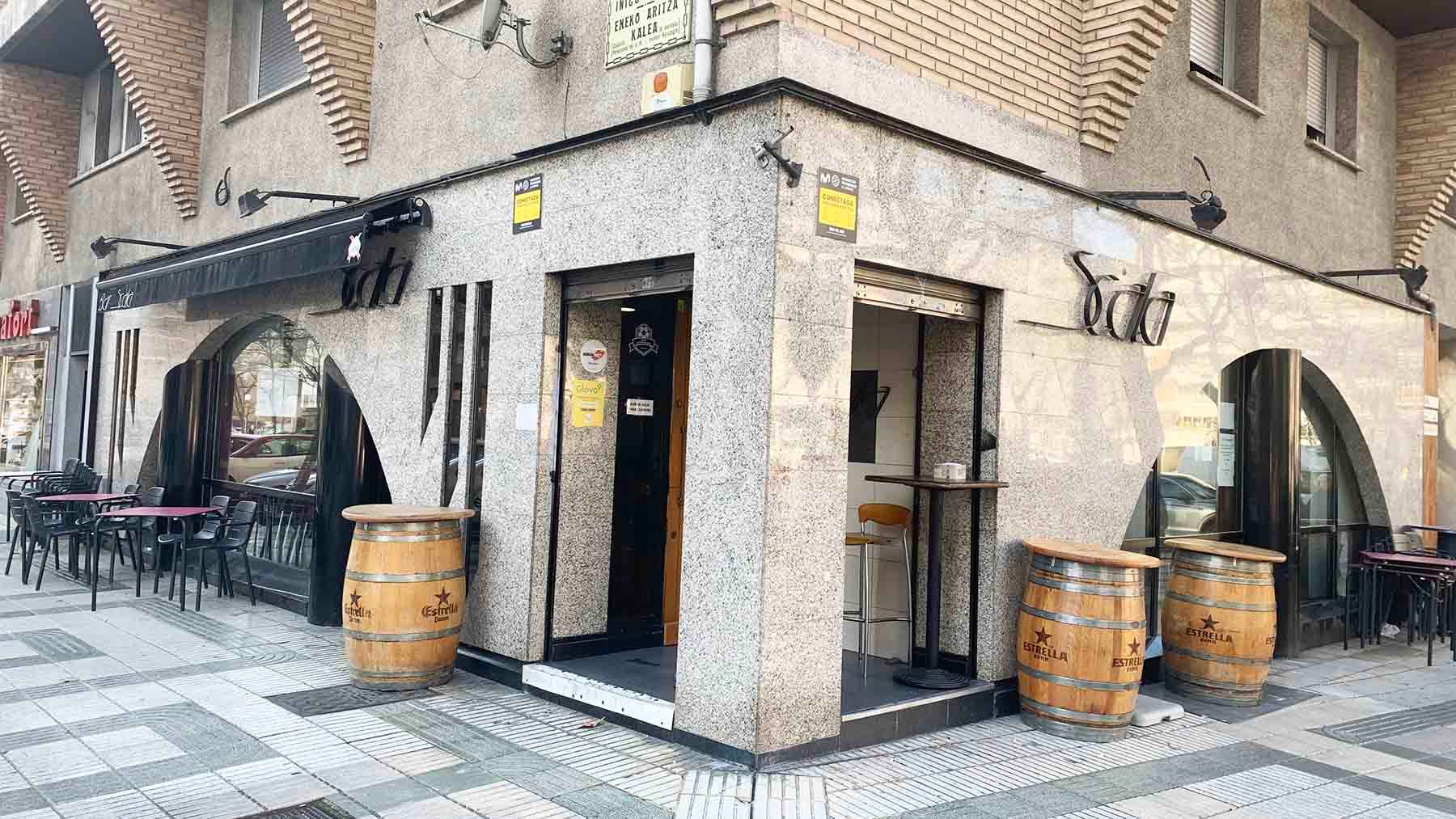 Fachada del bar Scala, situado en la esquina de las calles Iñigo Arista y Serafín Olave en Pamplona. Navarra.com