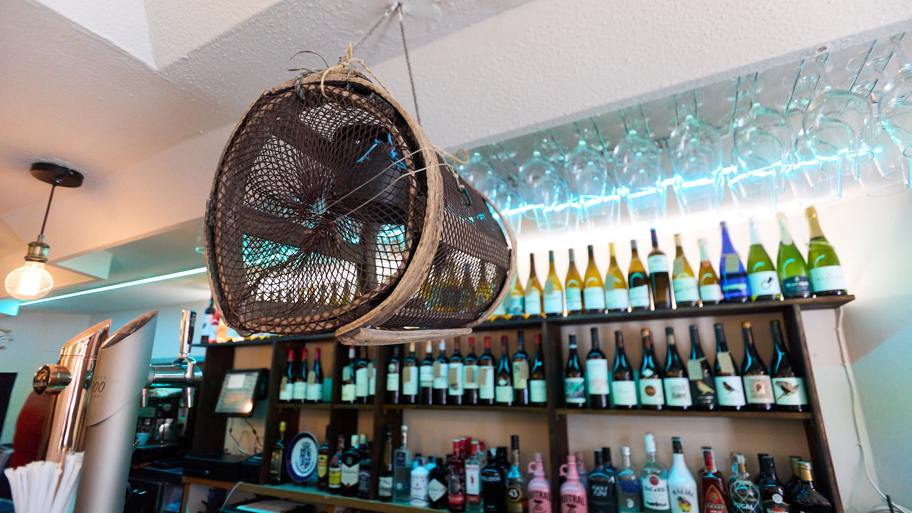La Lonja del Lar gallego, en la calle San Fermín 4 de Pamplona. IÑIGO ALZUGARAY