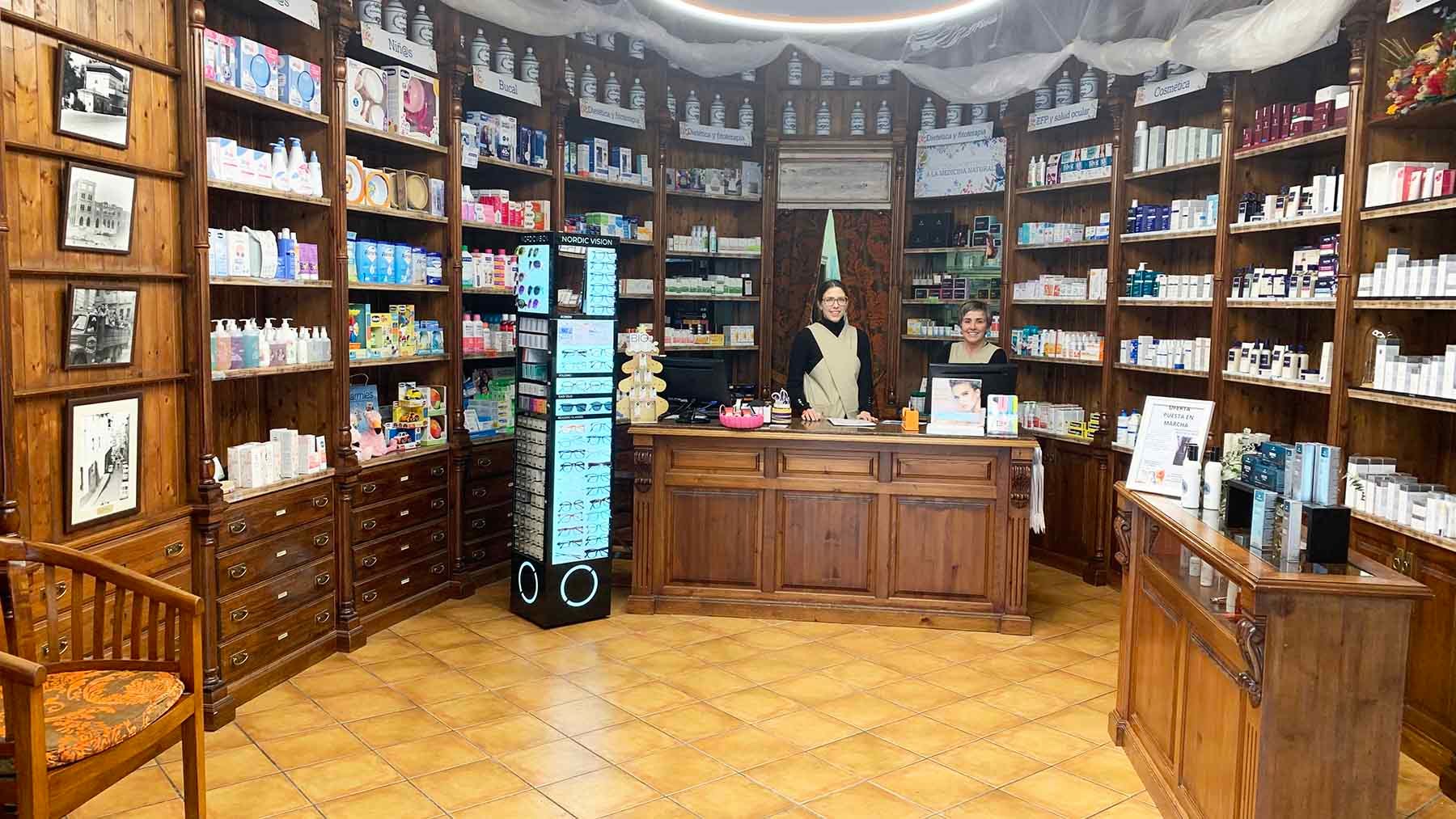 Interior de la farmacia San Miguel en Estella. Navarra.com