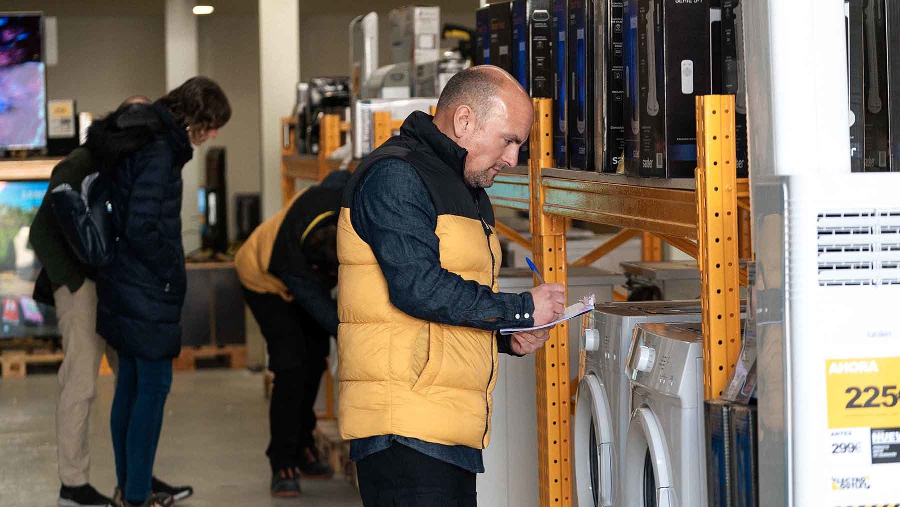 Electro Outlet ha abierto una tienda en el polígono de Mutilva con electrodomésticos de liquidación a precios increíbles. CEDIDA