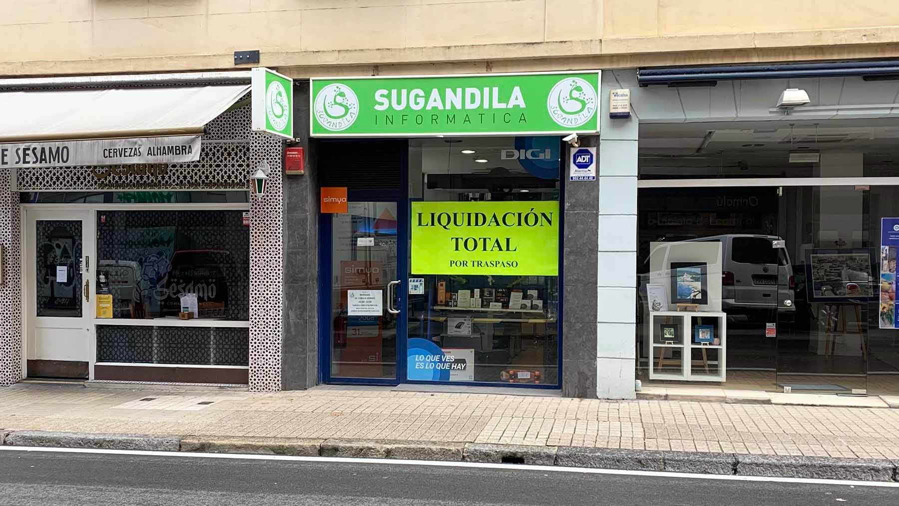 Fachada de la tienda de informática Sugandila en la calle Paulino Caballero 47 de Pamplona. Navarra.com