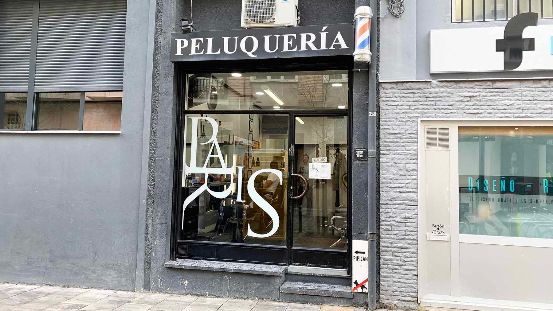 Fachada de la peluquería París en la calle Manuel de Falla en Pamplona. Navarra.com