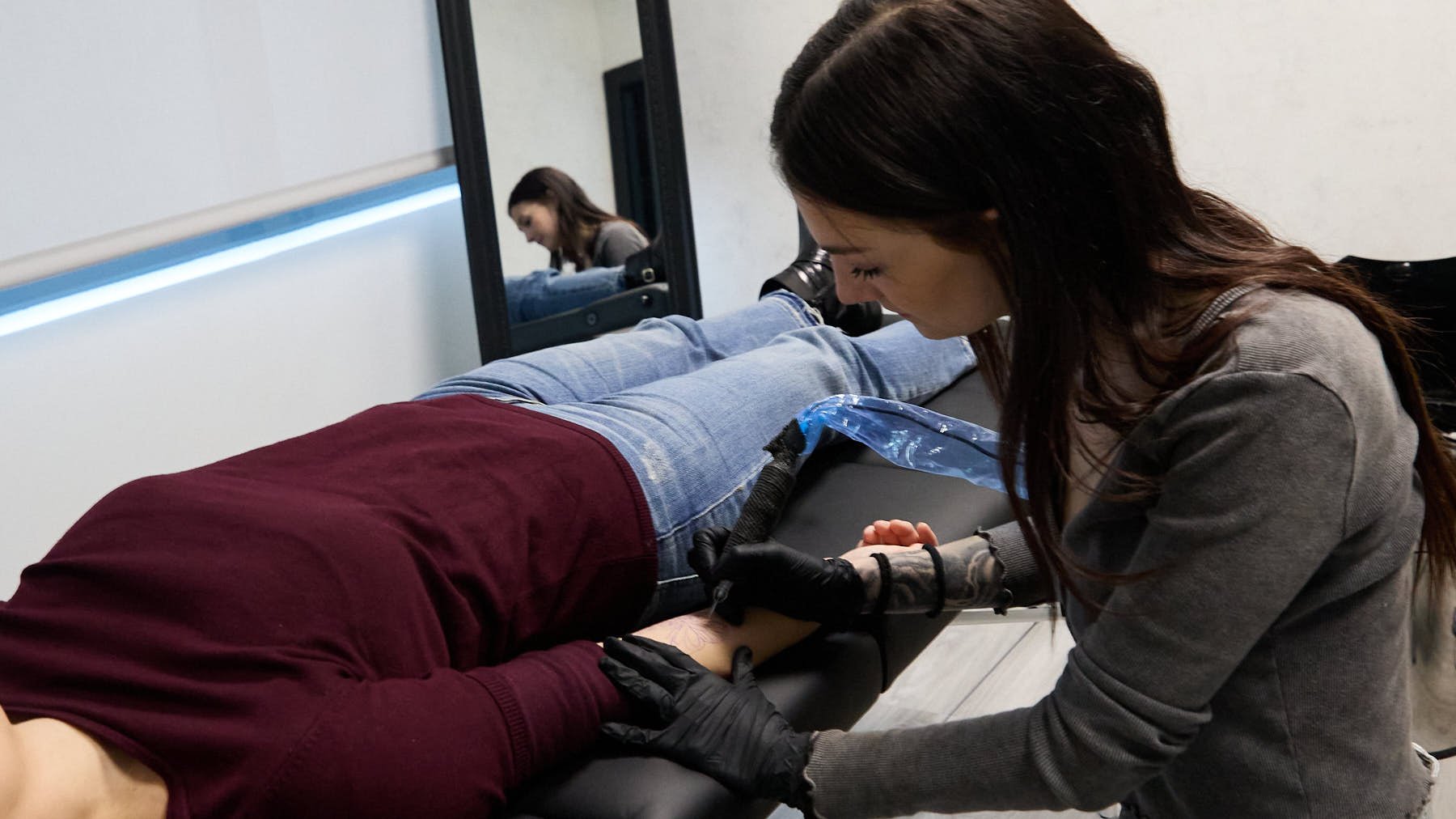 Inkguz Tattoo en la Plaza Iturgain 8 de Orcoyen. IÑIGO ALZUGARAY