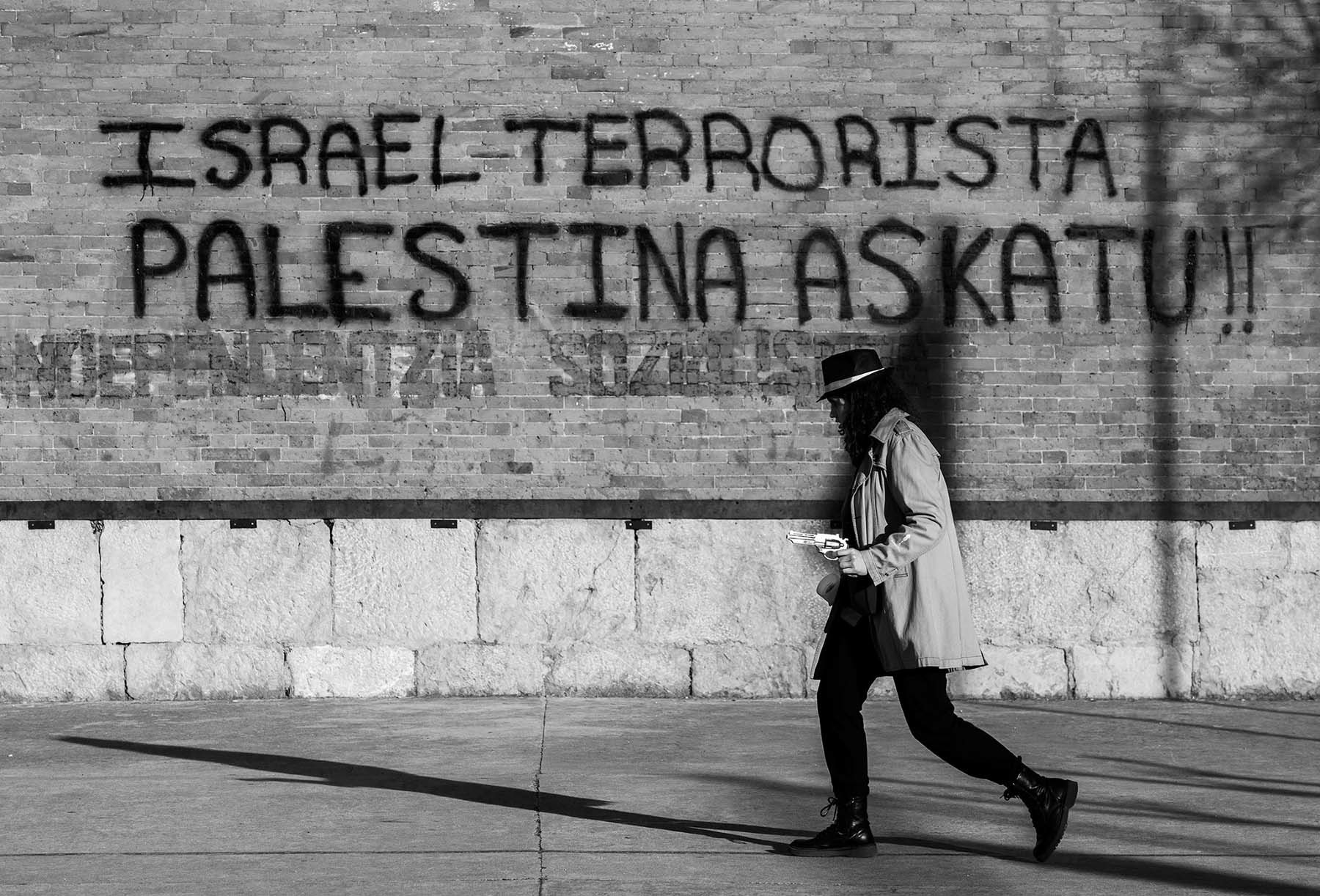 Foto 02. Etxauri (Febrero 2024). Una foto de plena actualidad. Demuestra que el autor sigue persiguiendo la foto en cualquier esquina. (Foto José Torregrosa, cortesía del autor)