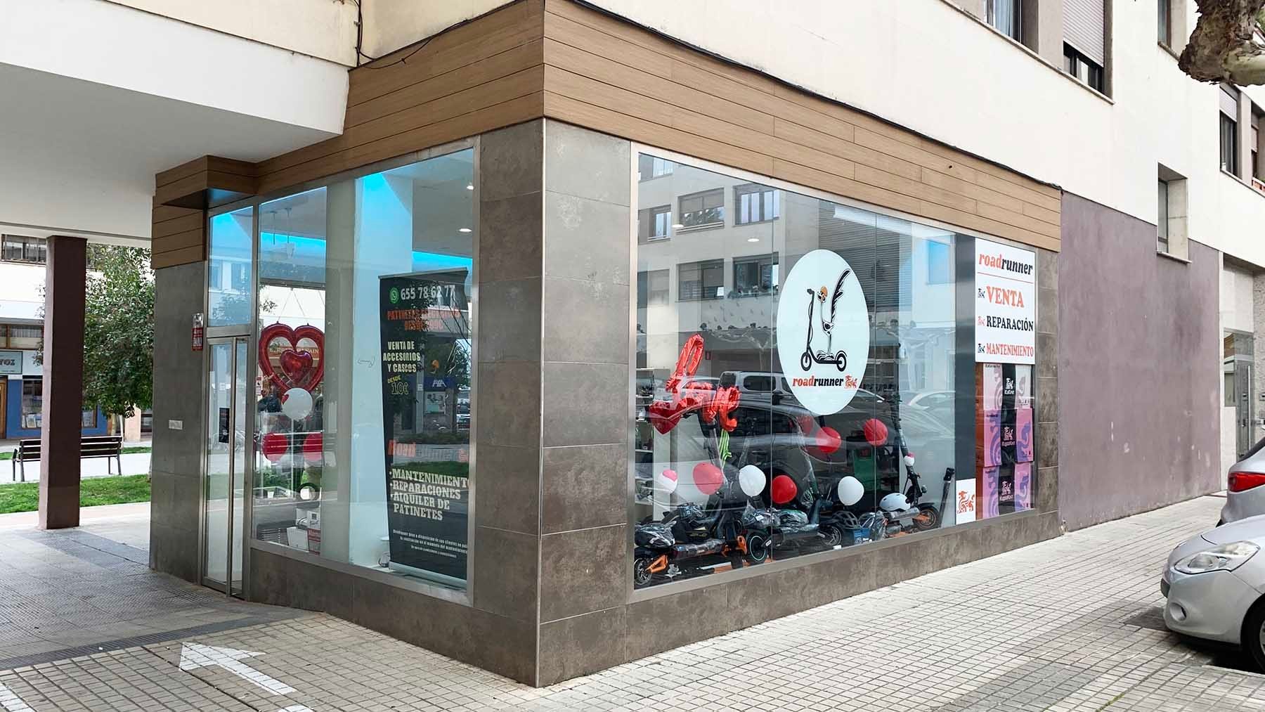 la tienda de patinetes eléctricos Road Runner en la avenida Central 10 de Barañáin. Navarra.com