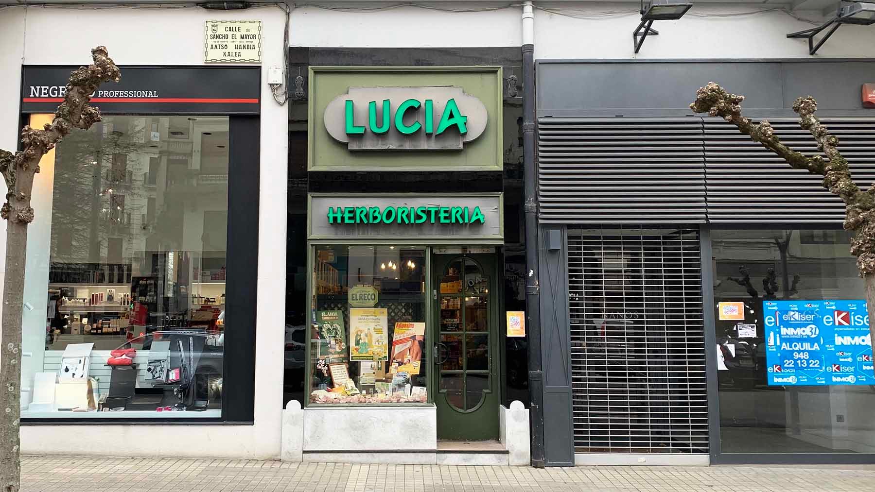 Fachada de la herboristería Lucía en la calle Sancho el Mayor 8 de Pamplona. Navarra.com