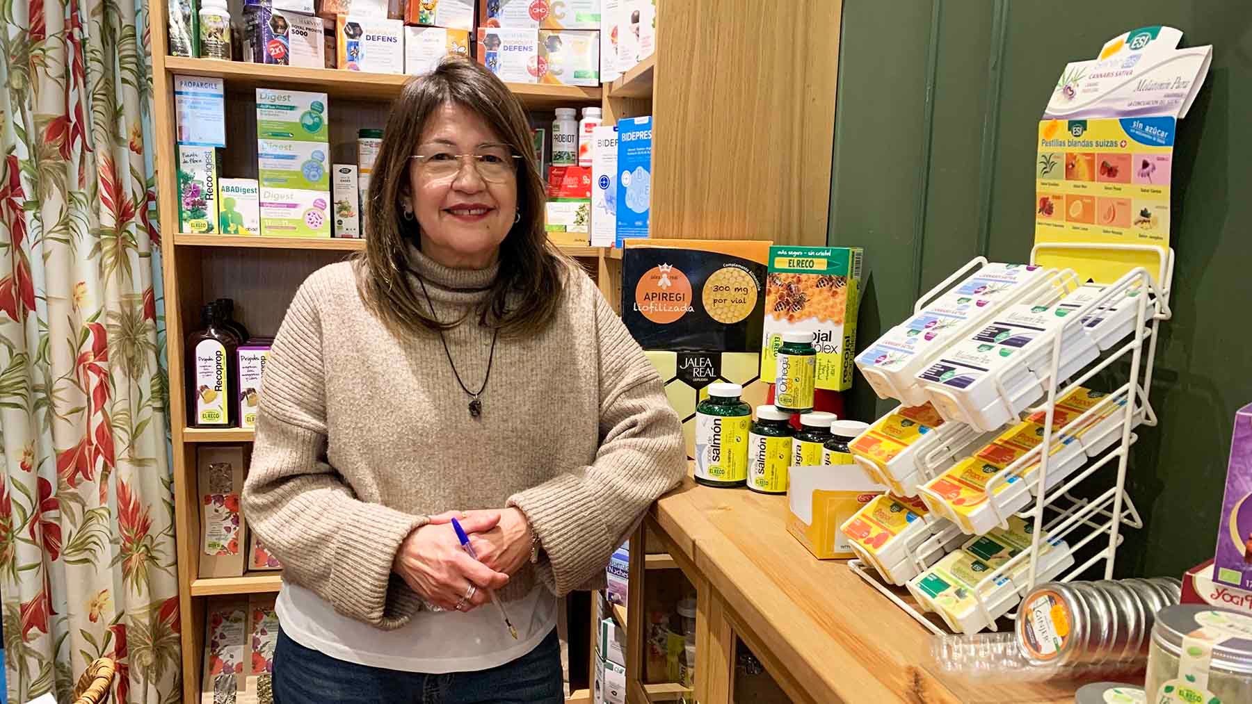 Rosaura Hernández en la herboristería Lucía en la calle Sancho el Mayor de Pamplona. Navarra.com