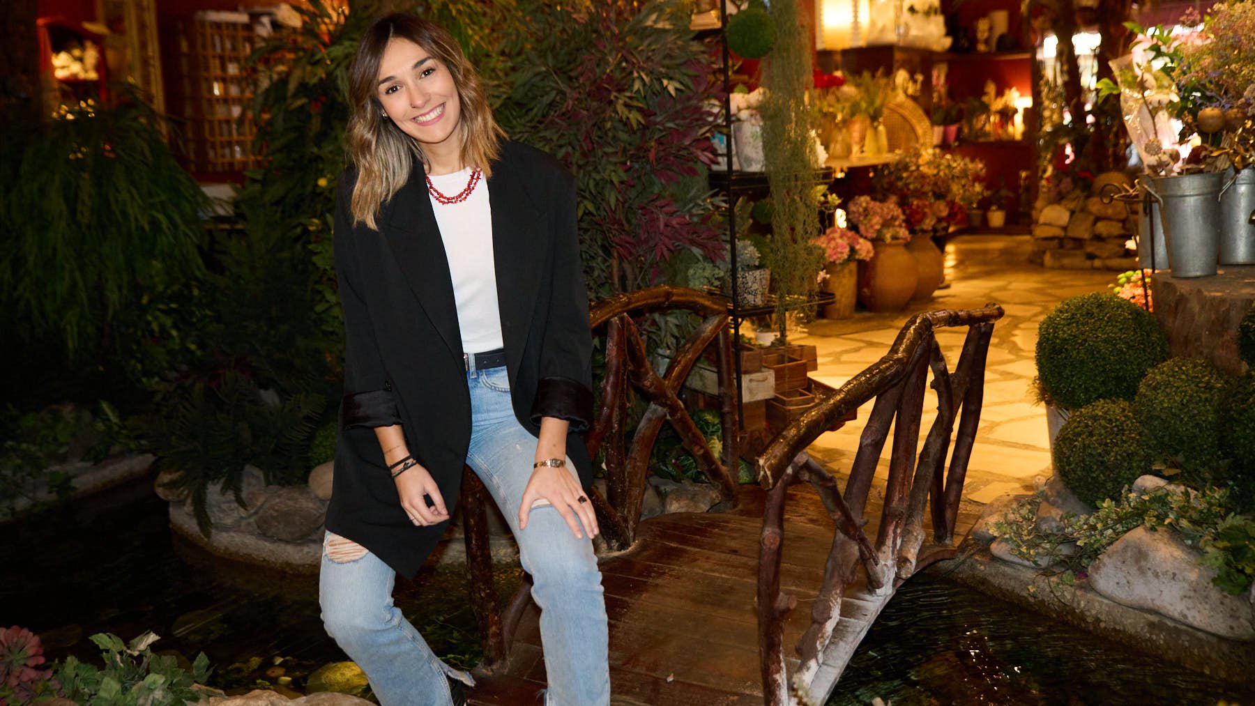María Salvado propietaria de la Floristería El Árbol en la calle Paulino Caballero 44 de Pamplona. IÑIGO ALZUGARAY