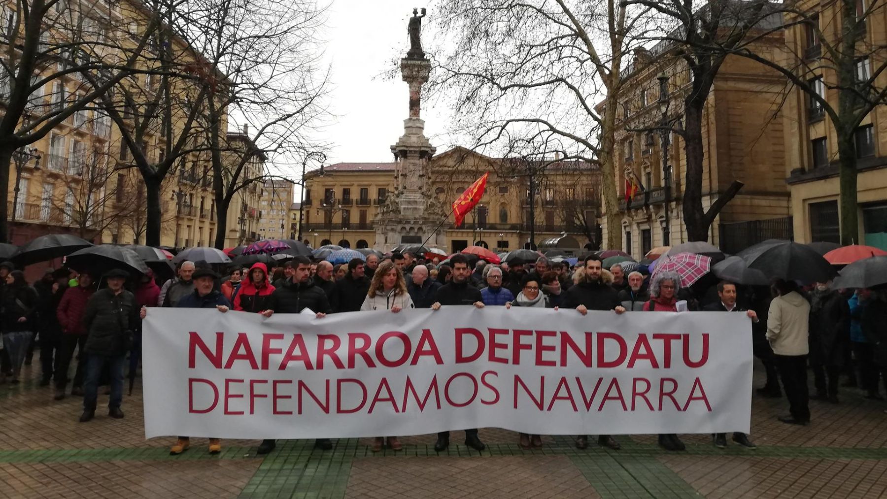 Alcaldes abertzales se manifiestan en Pamplona a favor de las transferencias de Tráfico para Navarra