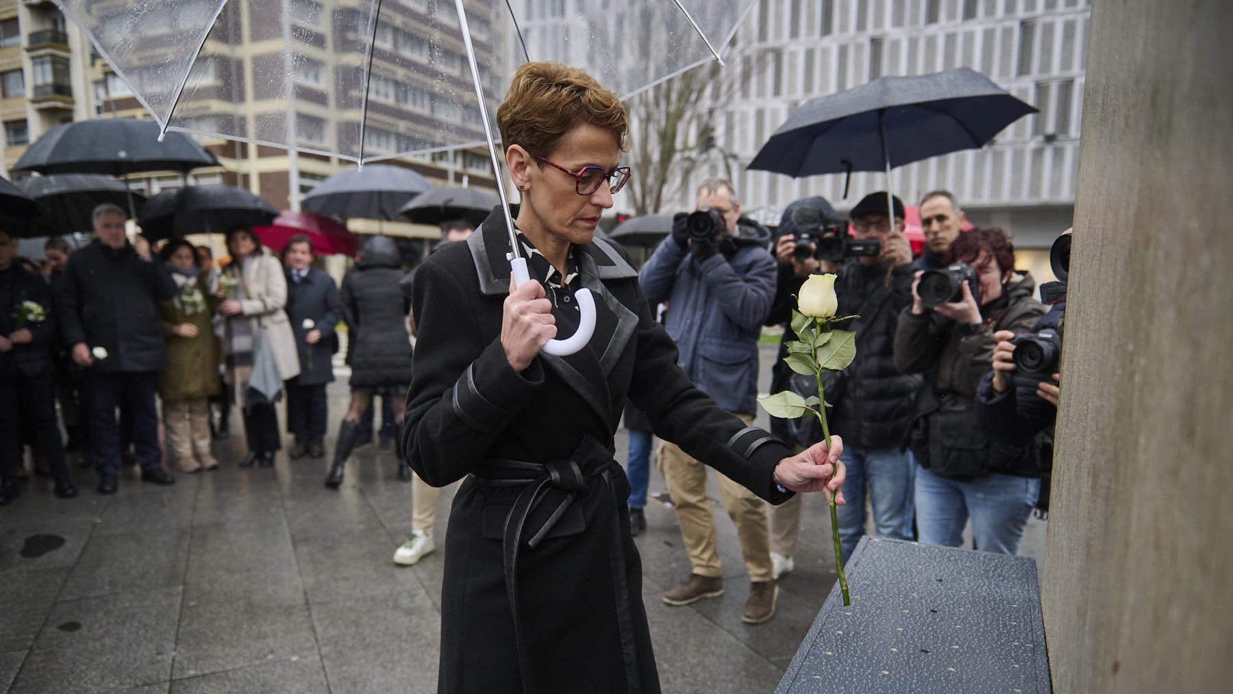 La presidenta de Navarra, María Chivite, preside el acto de conmemoración organizado por el Gobierno foral con motivo del Día Europeo de las Víctimas del Terrorismo. PABLO LASAOSA